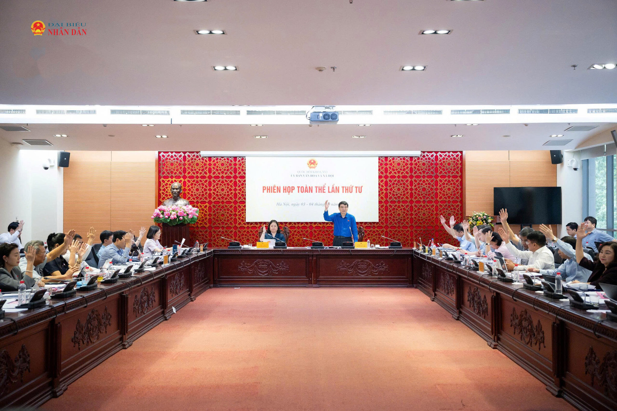 Toàn cảnh