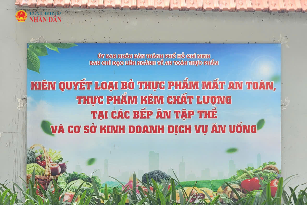 Để loại bỏ thực phẩm mất an toàn, thực phẩm kém chất lượng tại các bếp ăn tập thể, UBND TP. Hồ Chí Minh cũng đã ban hành quy chế phối hợp điều tra các vụ NĐTP xảy ra trên địa bàn thành phố nhằm xử lý tận gốc các vụ việc NĐTP