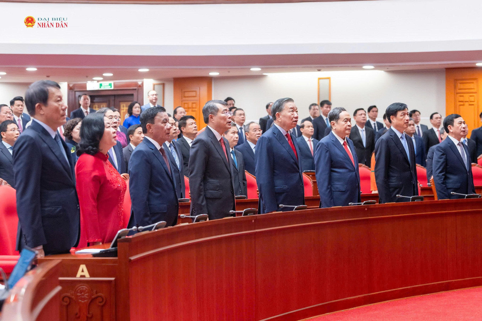 Tổng Bí thư, Chủ tịch nước Tô Lâm và các đại biểu thực hiện nghi lễ chào cờ