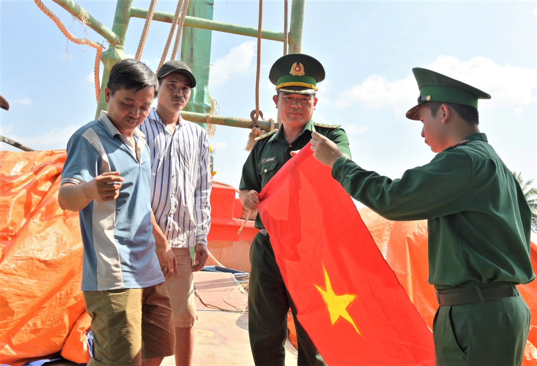 Bộ đội Biên phòng An Giang tham gia tuyên truyền và phòng, chống khai thác hải sản trái phép IUU