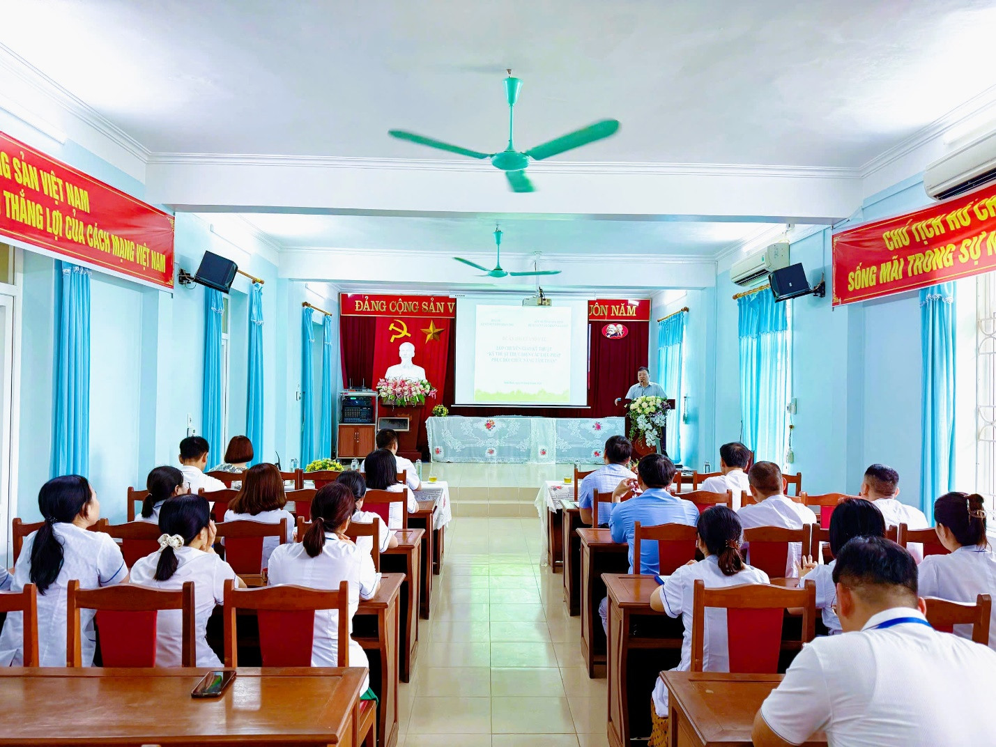 Buổi khai mạc lớp đào tạo chuyển giao “Kỹ thuật thực hiện các liệu pháp phục hồi chức năng tâm thần” theo Đề án 1816