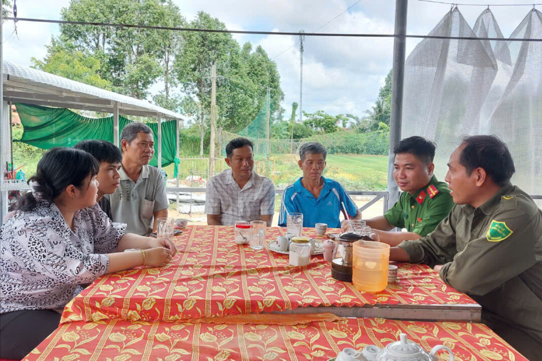 Công an cấp xã tại tỉnh Đồng Tháp luôn ”gần dân, sát dân” thông qua các buổi sinh hoạt của Tổ Nhân dân tự quản