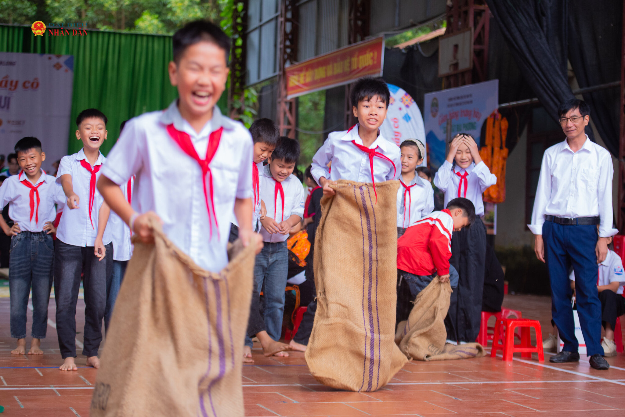 “Lớp học reo vui” thắp sáng niềm tin nơi điểm trường vùng khó
