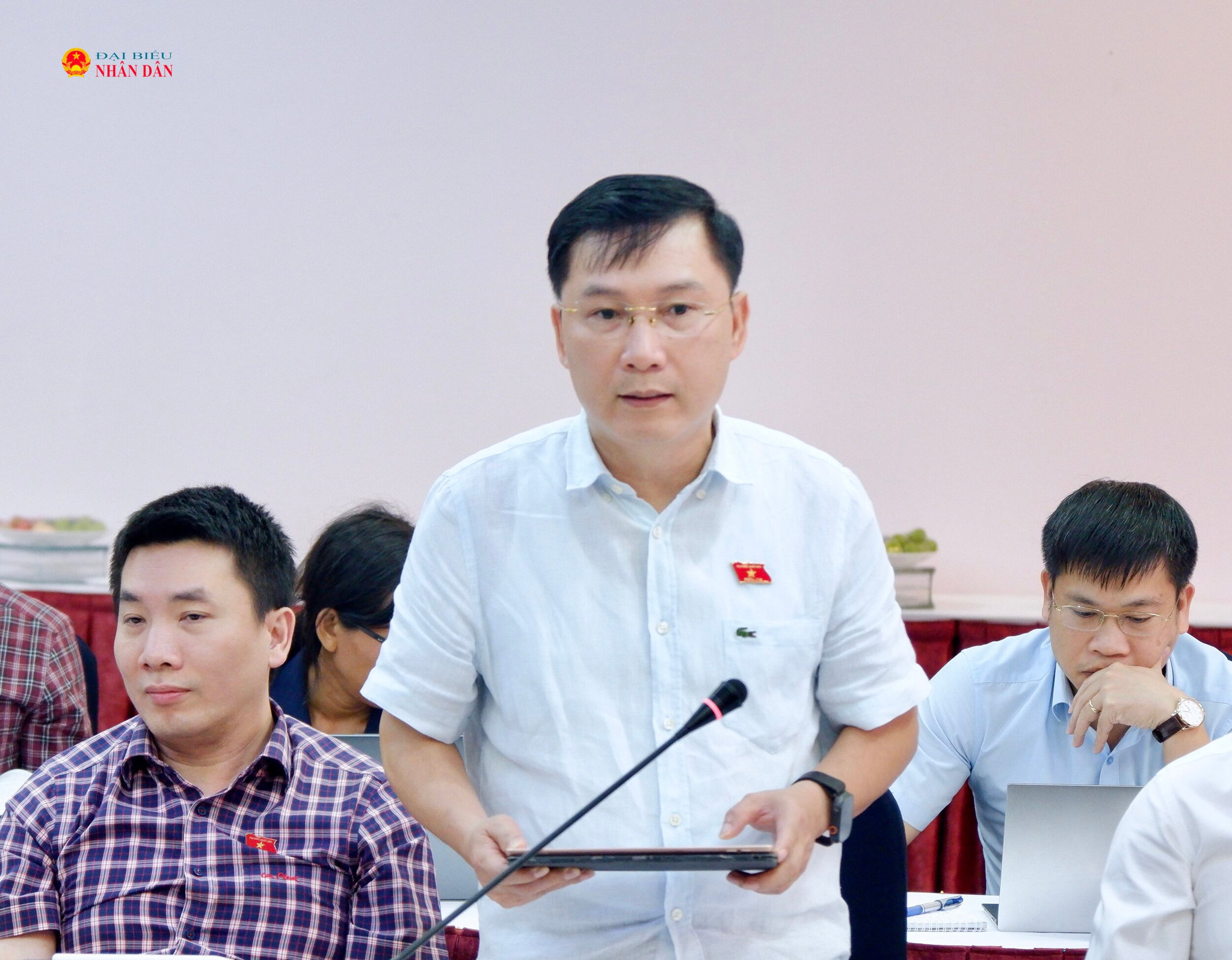 ĐBQH hoạt động chuyên trách tại Ủy ban Kinh tế và Tài chính Nguyễn Hoàng Anh phát biểu