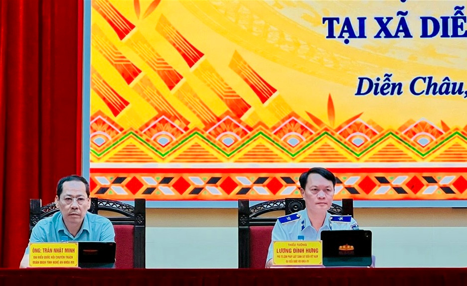 PCác ĐBQH tiếp xúc cử trị tại xã Diễn Châu.