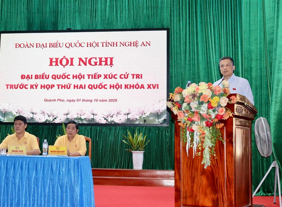 ĐBQH hoạt động chuyên trách tại Ủy ban Quốc phòng, An ninh và Đối ngoại Phạm Phú Bình phát biểu tại Hội nghị tiếp xúc cử tri xã Quỳnh Phú
