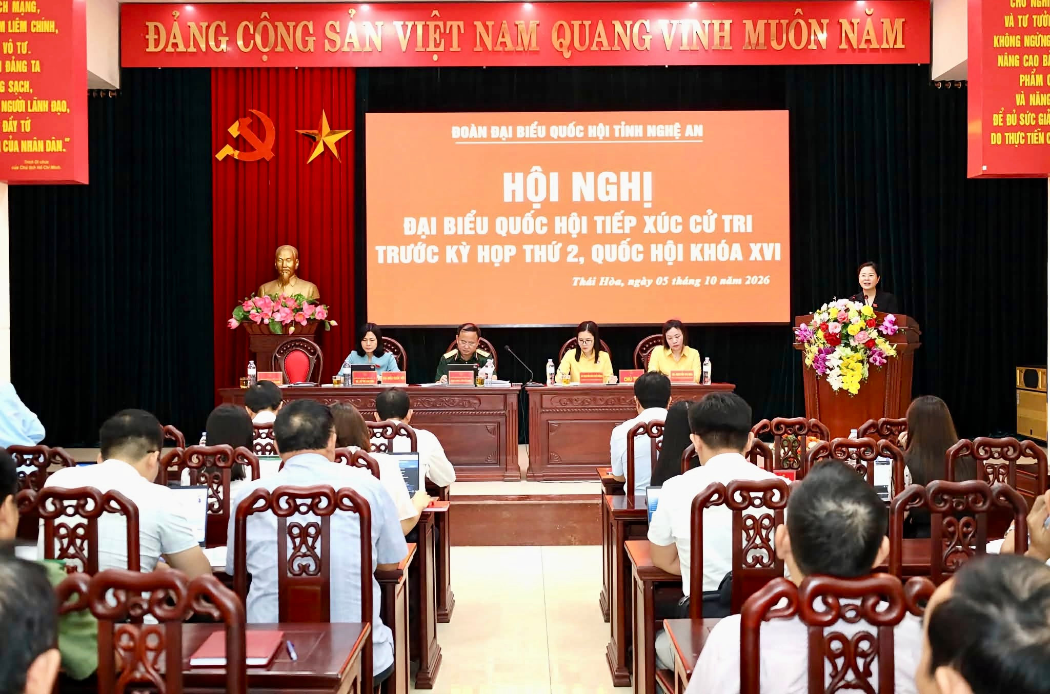 Toàn cảnh Hội nghị tiếp xúc cử tri tại phường Thái Hoà