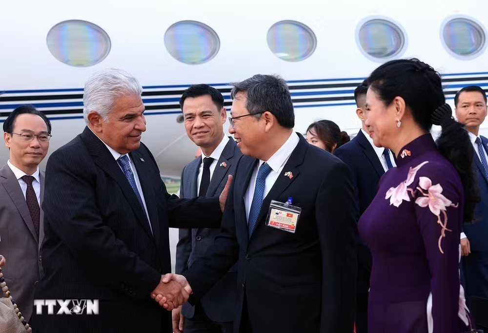 Lễ đón Tổng thống nước Cộng hòa Panama José Raúl Mulino và Phu nhân tại Sân bay quốc tế Nội Bài