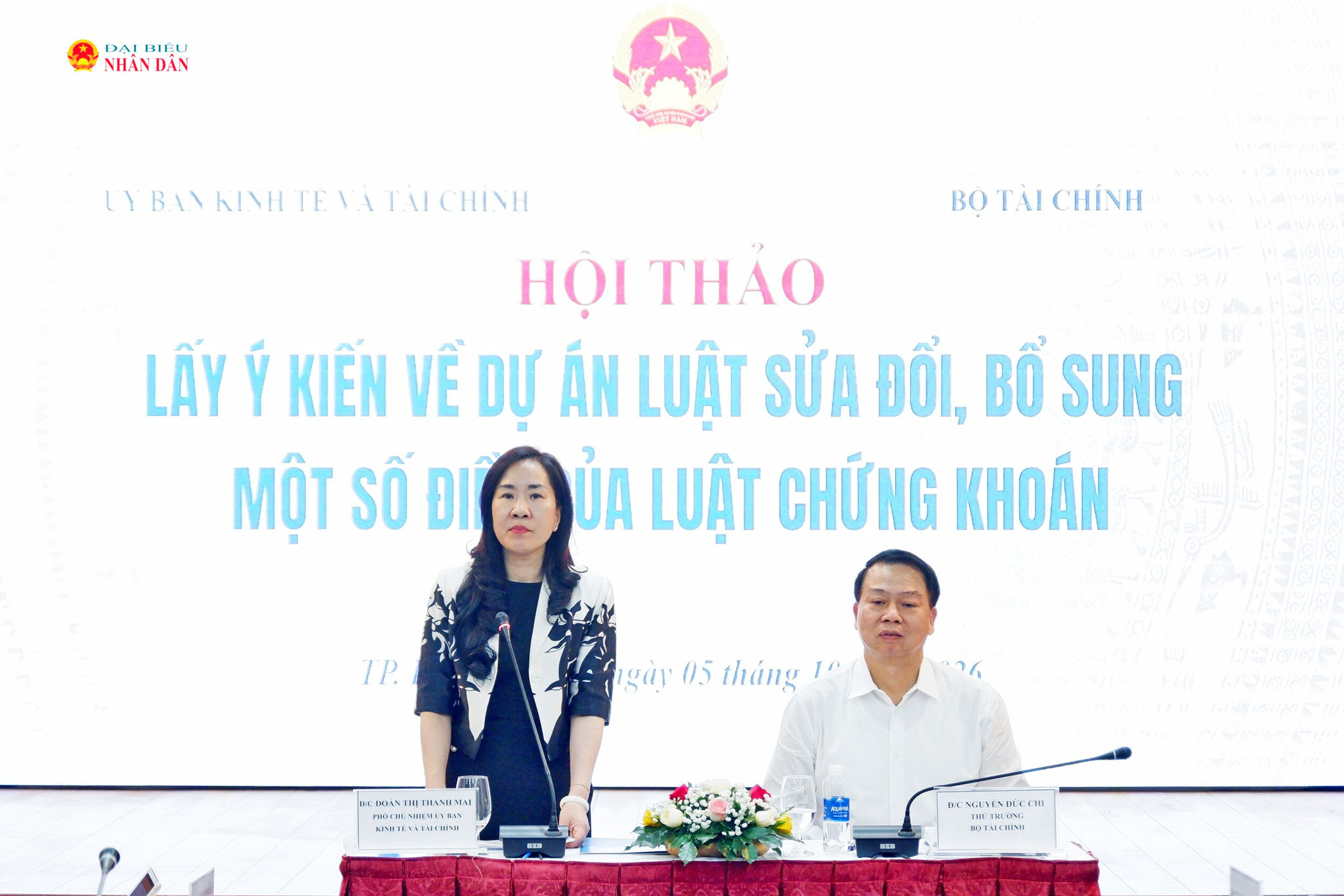Phó Chủ nhiệm Ủy ban Kinh tế và Tài chính Đoàn Thị Thanh Mai, Thứ trưởng Bộ Tài chính Nguyễn Đức Chi đồng chủ trì hội thảo