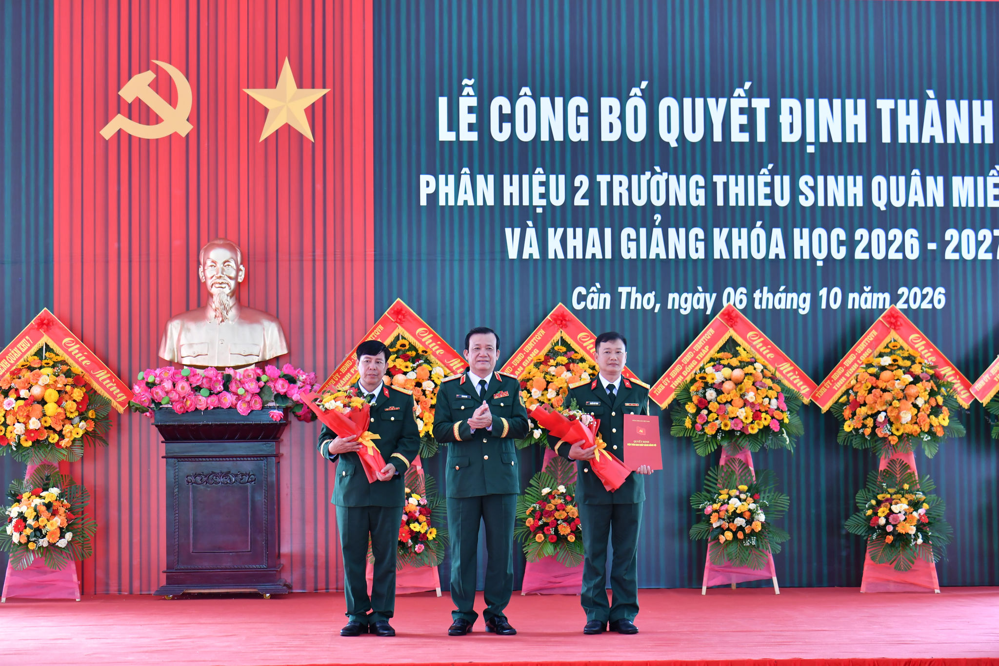 Trung tướng Hồ Văn Thái, Chính ủy Quân khu trao Quyết định thành lập Đảng bộ Phân hiệu 2, Trường Thiếu sinh quân miền Nam