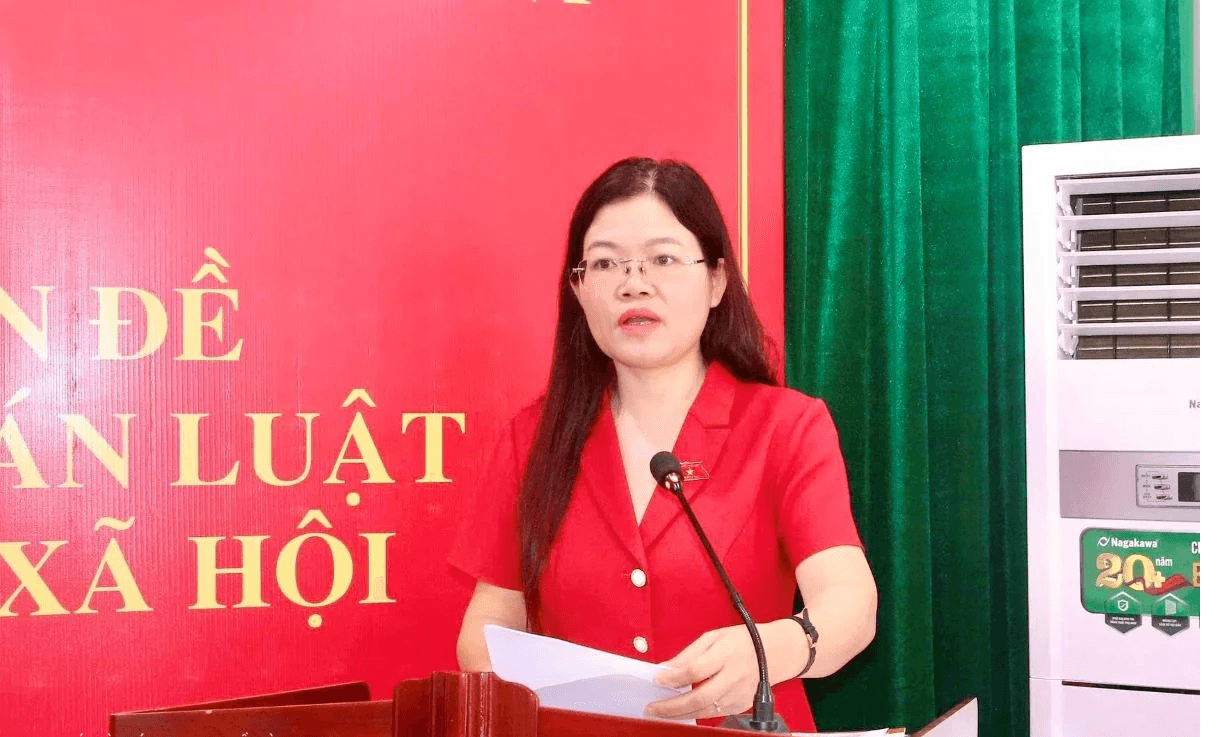Phó Trưởng Đoàn ĐBQH tỉnh Thanh Hóa Lương thị Hoa phát biểu tại hội nghị