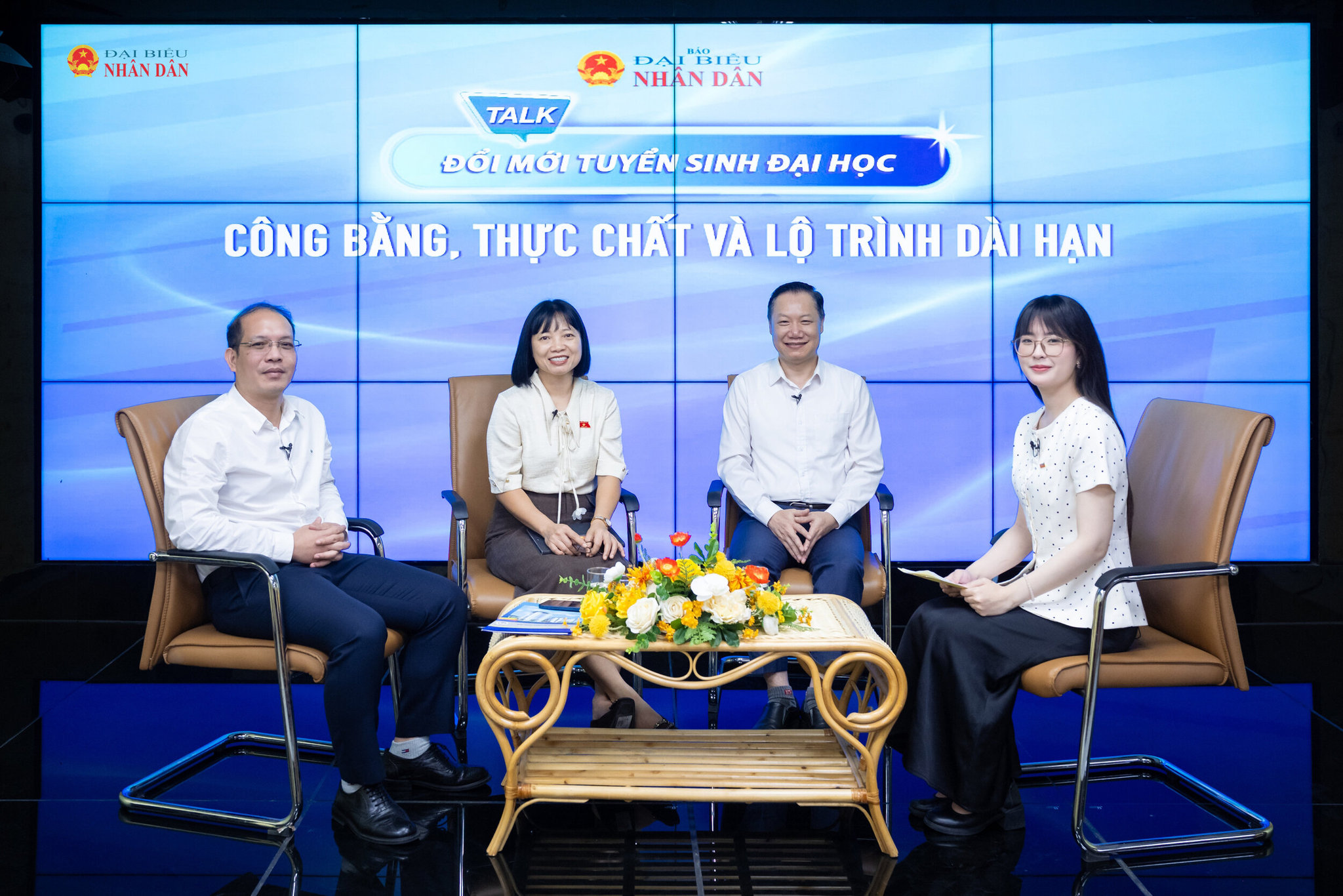 Các khách mời tham gia Talkshow ”Đổi mới tuyển sinh đại học: Công bằng, thực chất và lộ trình dài hạn”, do Báo Đại biểu Nhân dân tổ chức