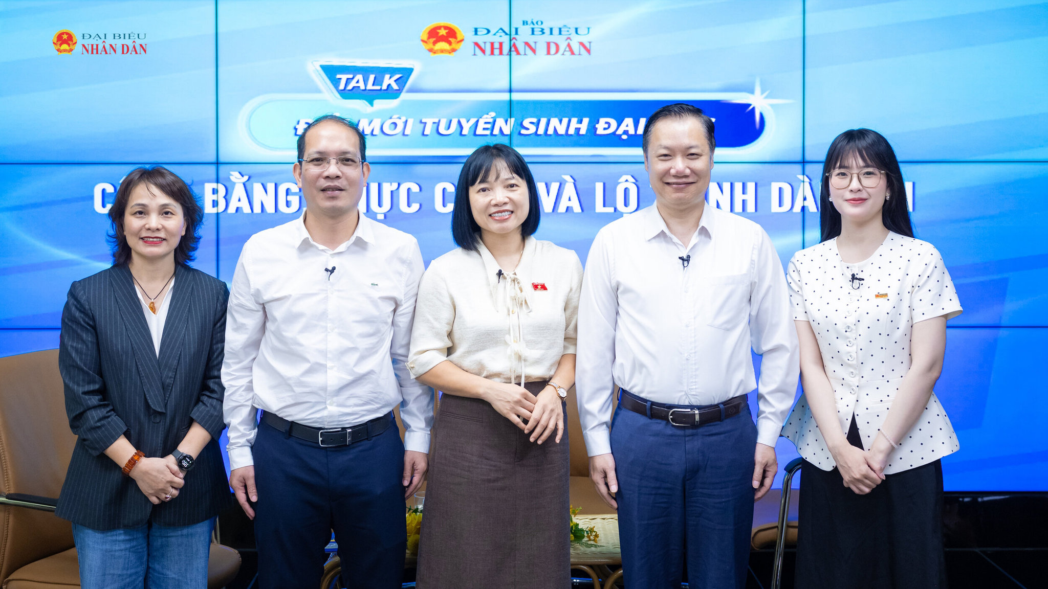 Các khách mời tham gia Talkshow ”Đổi mới tuyển sinh đại học: Công bằng, thực chất và lộ trình dài hạn”, do Báo Đại biểu Nhân dân tổ chức