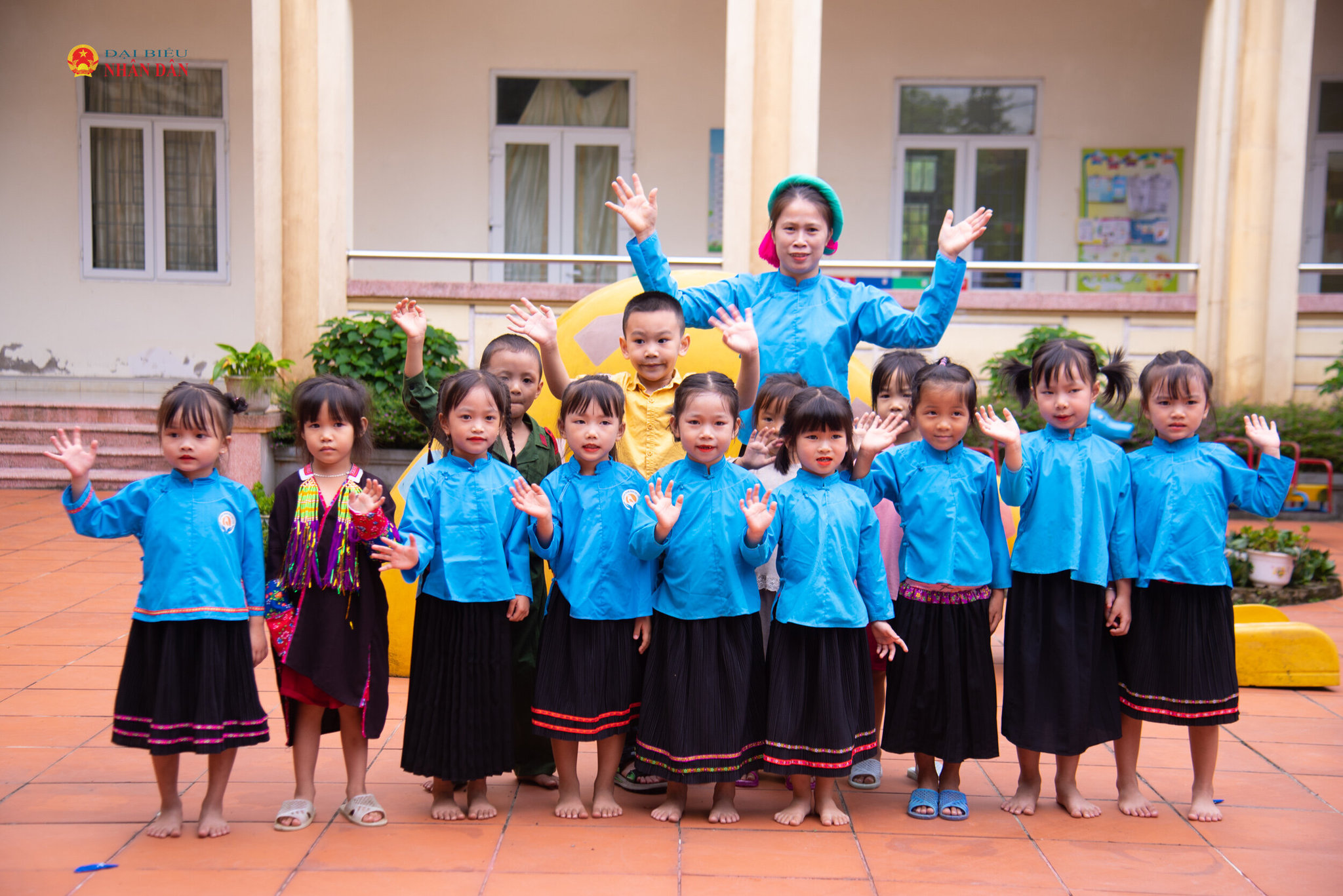 Gieo yêu thương, tiếp thêm động lực cho thầy trò nơi vùng biên vùng biên Hải Sơn