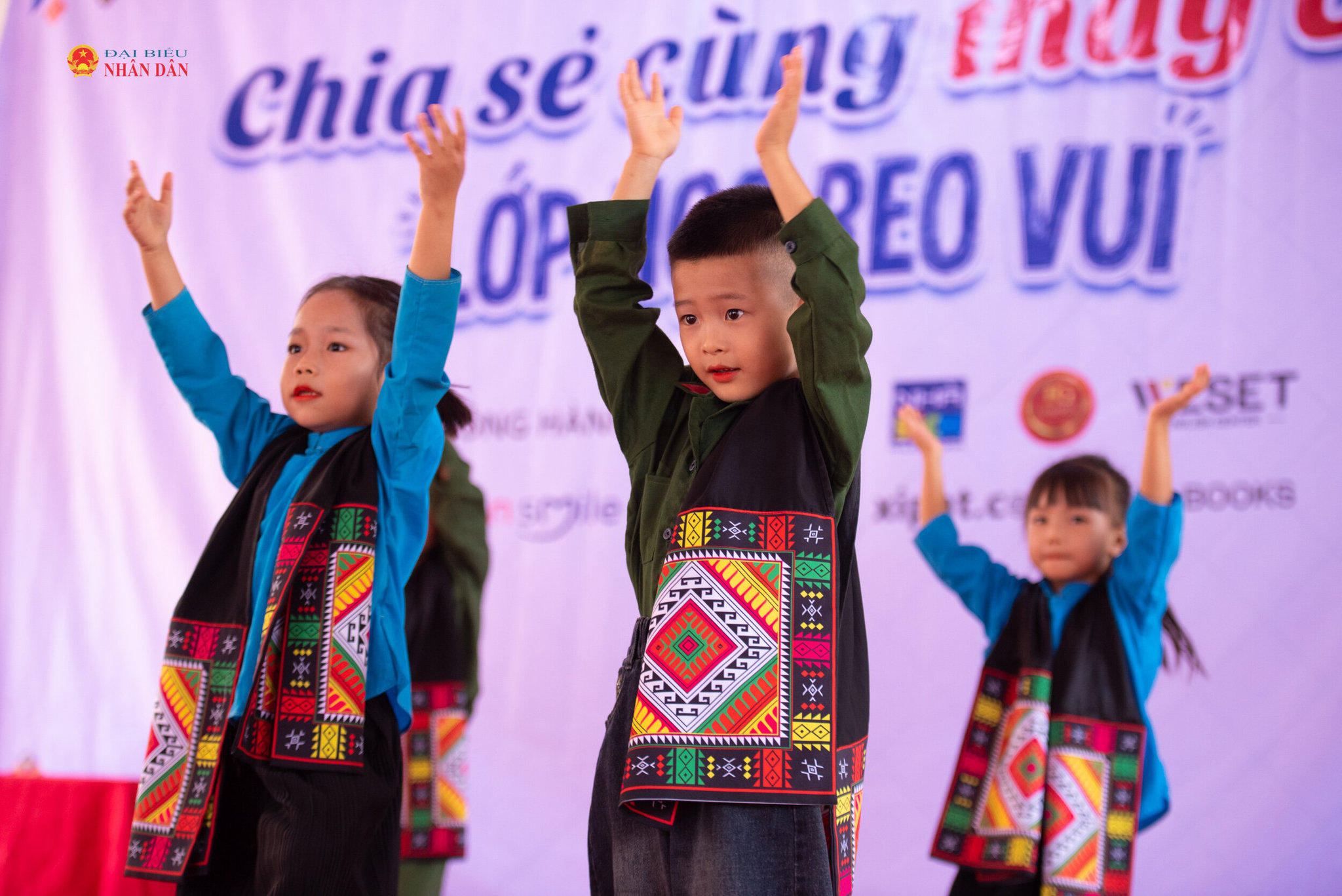 Gieo yêu thương, tiếp thêm động lực cho thầy trò nơi vùng biên vùng biên Hải Sơn