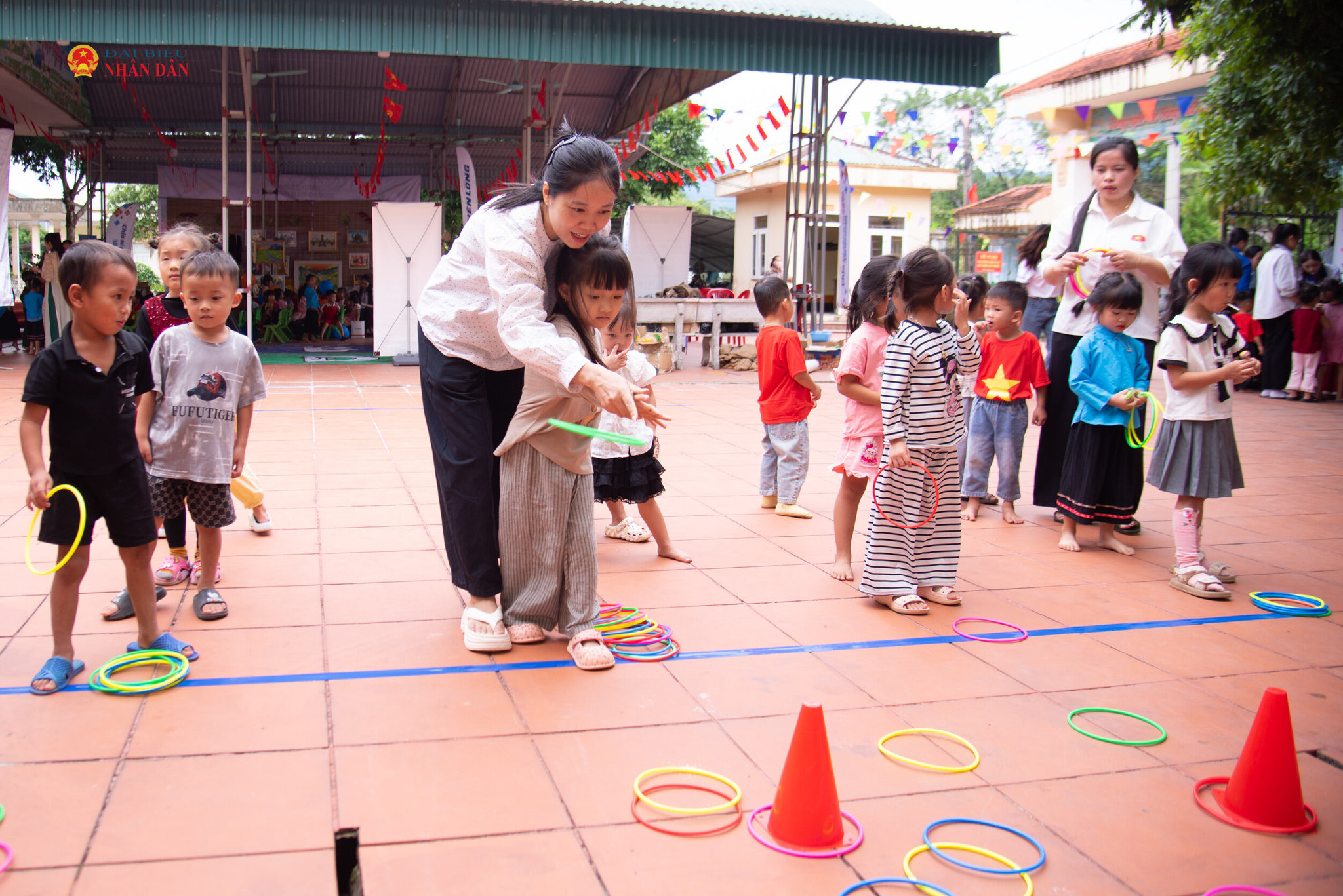 Gieo yêu thương, tiếp thêm động lực cho thầy trò nơi vùng biên vùng biên Hải Sơn