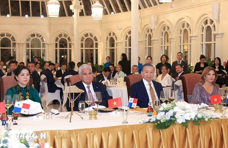 Tổng Bí thư, Chủ tịch nước Tô Lâm và Phu nhân Ngô Phương Ly chủ trì tiệc chiêu đãi chào mừng Tổng thống Cộng hòa Panama José Raúl Mulino và Phu nhân Maricel Cohen de Mulino thăm chính thức Việt Nam