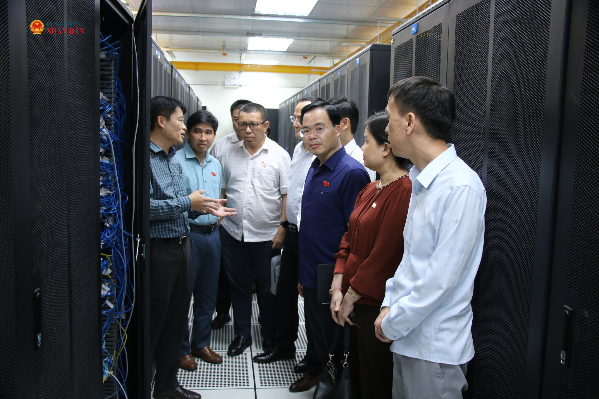 Đoàn giám sát khảo sát thực tế tại Trung tâm tích hợp dữ liệu tỉnh Lạng Sơn. Ảnh: Đắc Trường