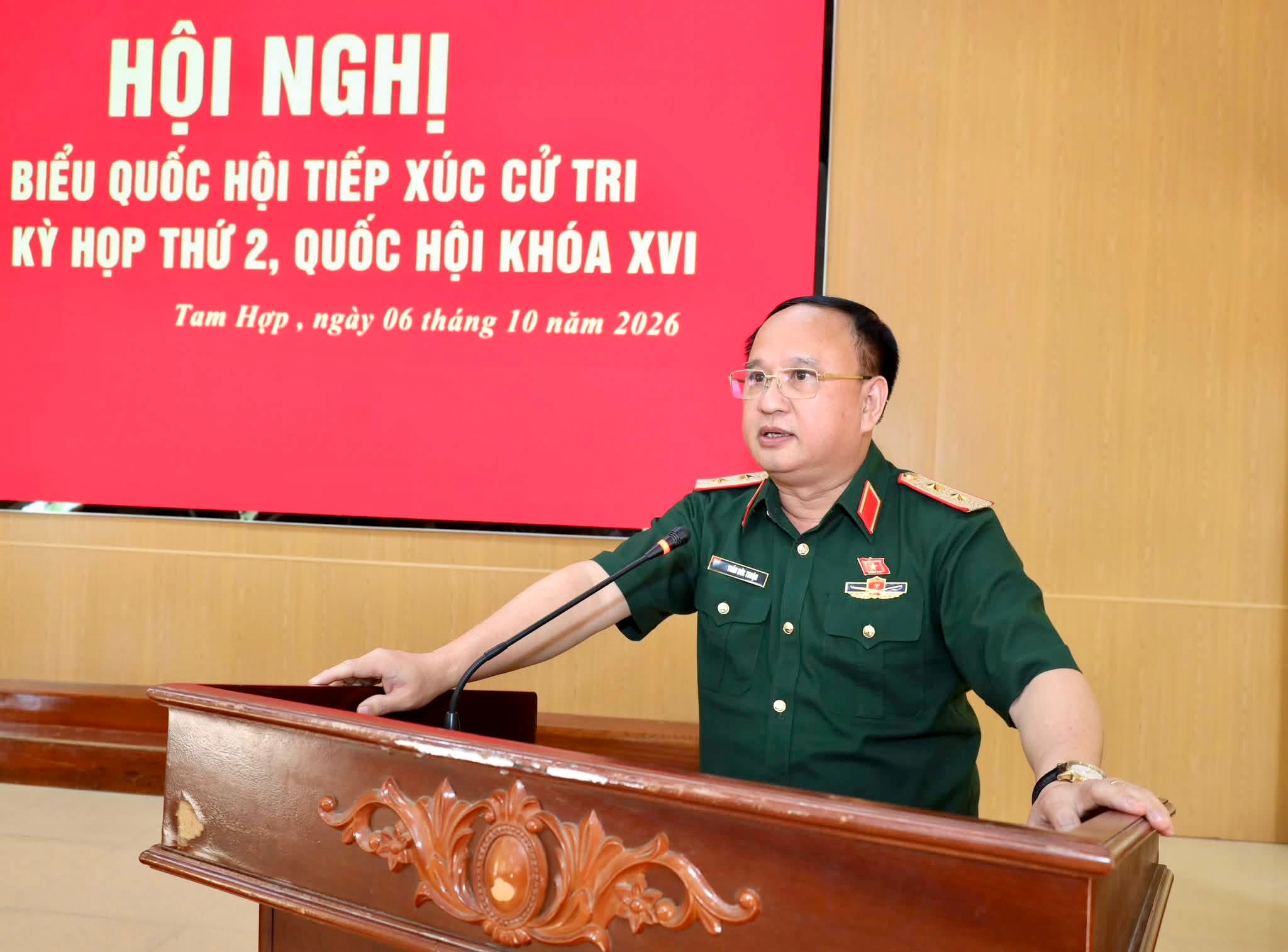 Trung tướng Trần Đức Thuận tiếp thu, giải trình các ý kiến, kiến nghị của cử tri