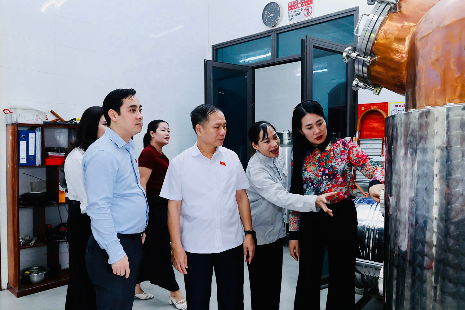 Khảo sát tại Công ty cổ phần Rượu WHISKY Can Lộc, xã Can Lộc
