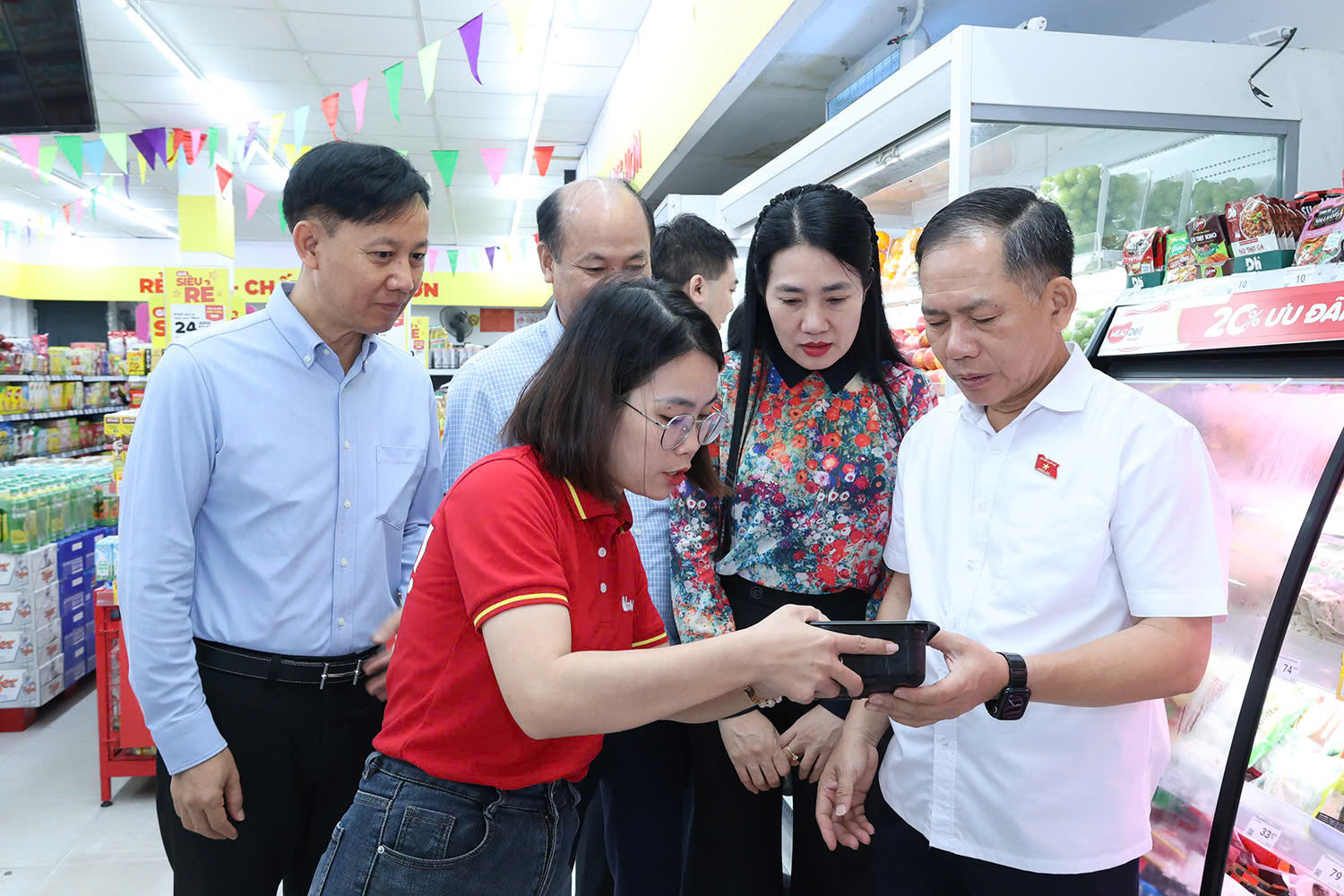 Đoàn khảo sát tại Cửa hàng Winmart + HTH 13