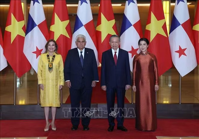 Tổng Bí thư, Chủ tịch nước Tô Lâm và Phu nhân đón Tổng thống Panama José Raúl Mulino và Phu nhân