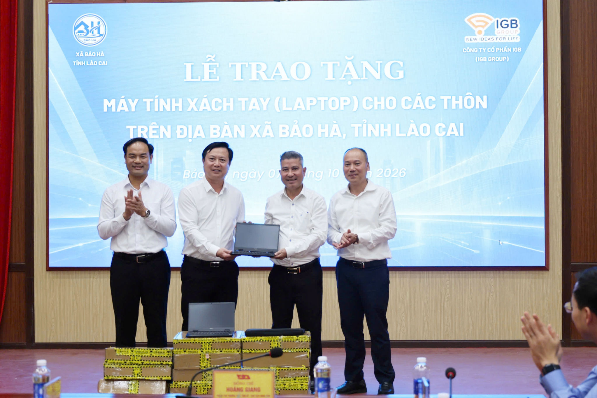 Công ty Cổ phần IGB tặng máy vi tính hỗ trợ xã Bảo Hà trong công tác chuyên môn và triển khai chuyển đổi số