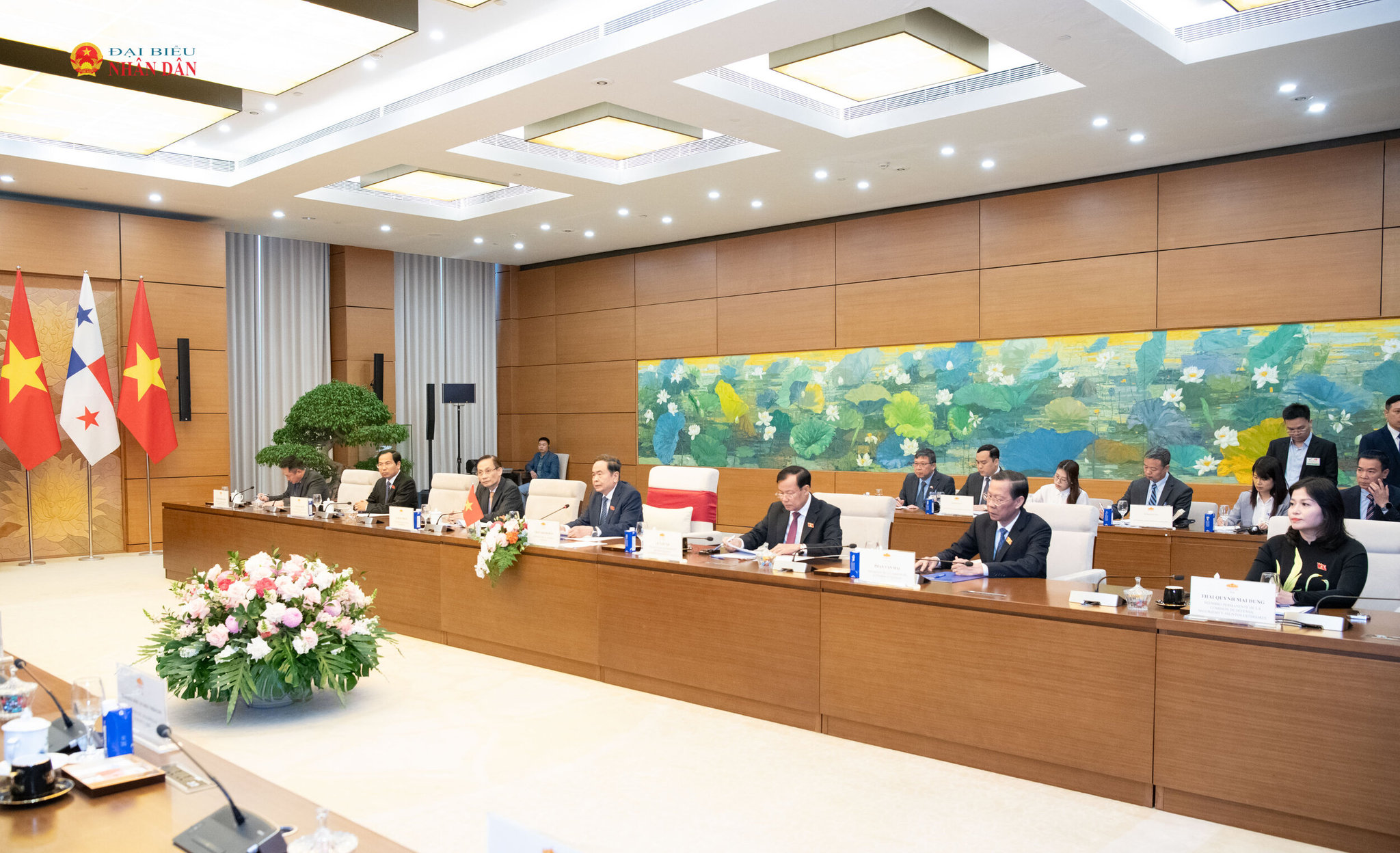 Chủ tịch Quốc hội Trần Thanh Mẫn và các đại biểu tại cuộc hội kiến