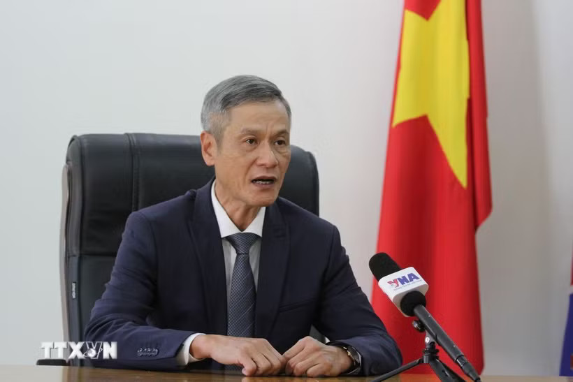 Đại sứ Việt Nam tại Campuchia Nguyễn Minh Vũ trả lời phỏng vấn của phóng viên TTXVN thường trú tại Phnom Penh, Campuchia