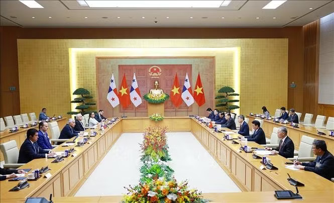 Thủ tướng Lê Minh Hưng hội kiến Tổng thống Panama José Raúl Mulino