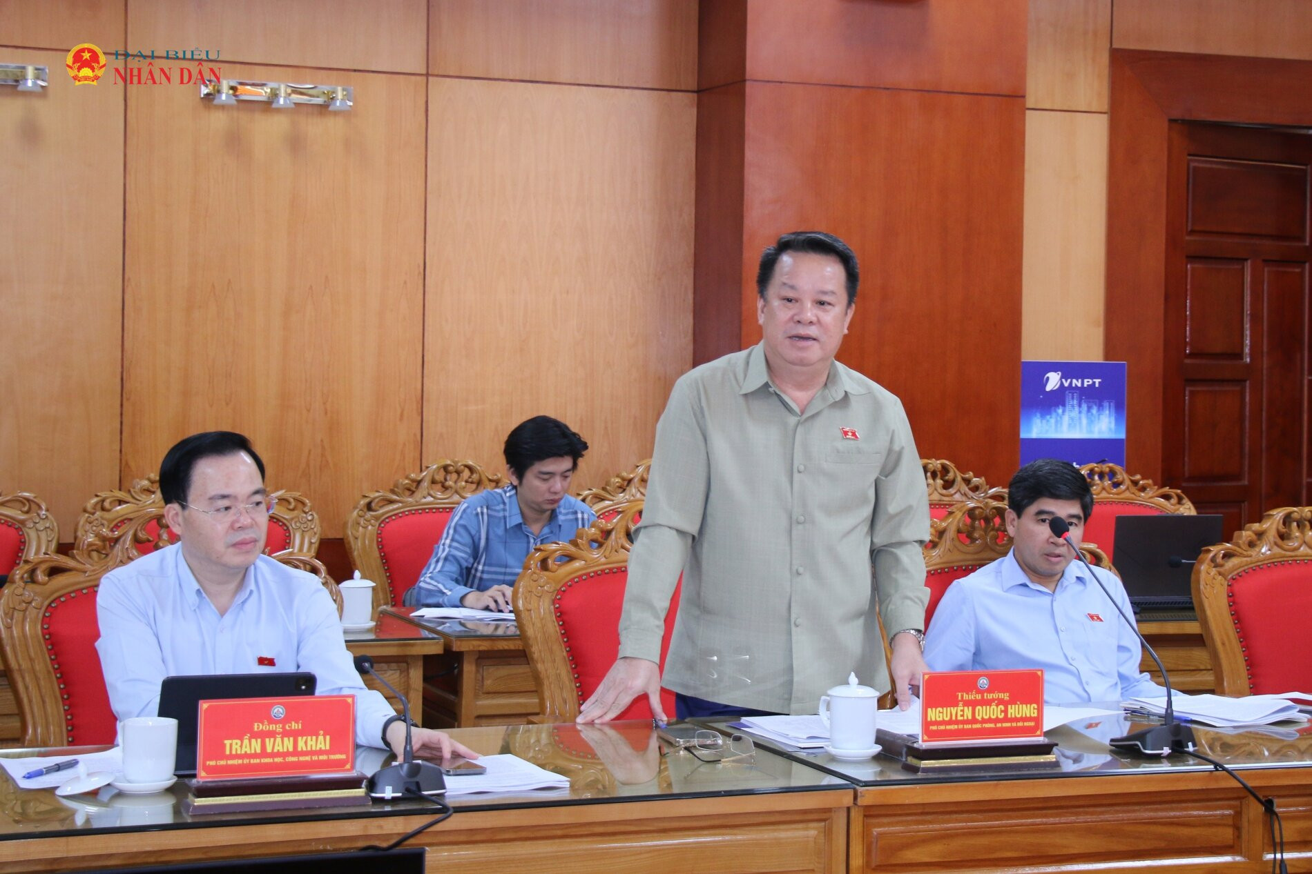 Phó Chủ nhiệm Ủy ban Quốc phòng, An ninh và Đối ngoại, Thiếu tướng Nguyễn Quốc Hùng phát biểu. Ảnh: Đắc Trường
