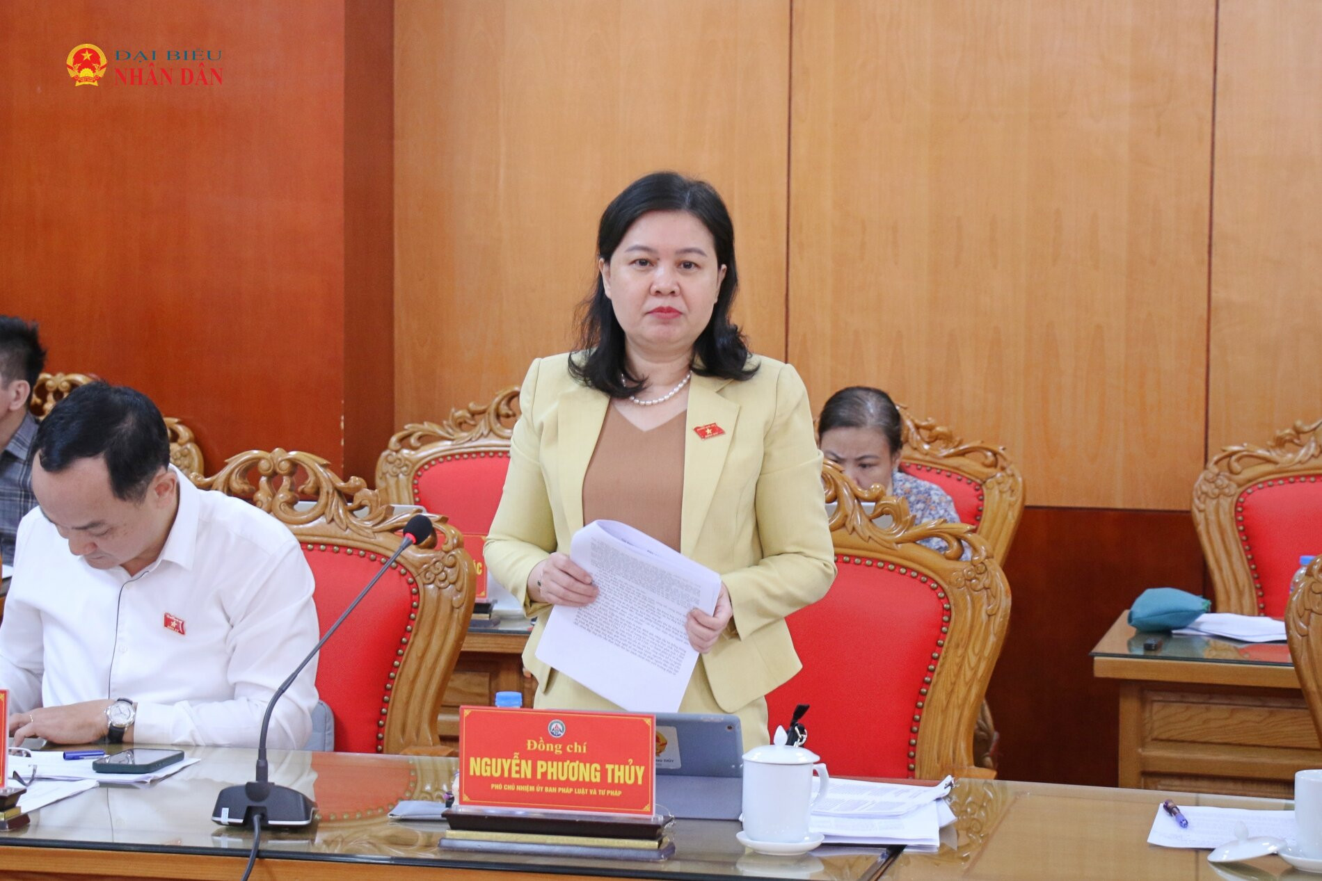 Phó Chủ nhiệm Ủy ban Pháp luật và Tư pháp Nguyễn Phương Thuỷ phát biểu. Ảnh: Đắc Trường