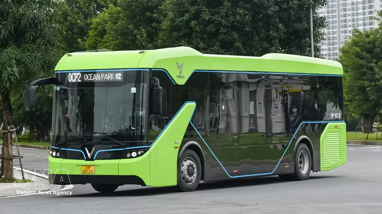 Hanoi adds electric buses on two more routes (Photo: VNA)