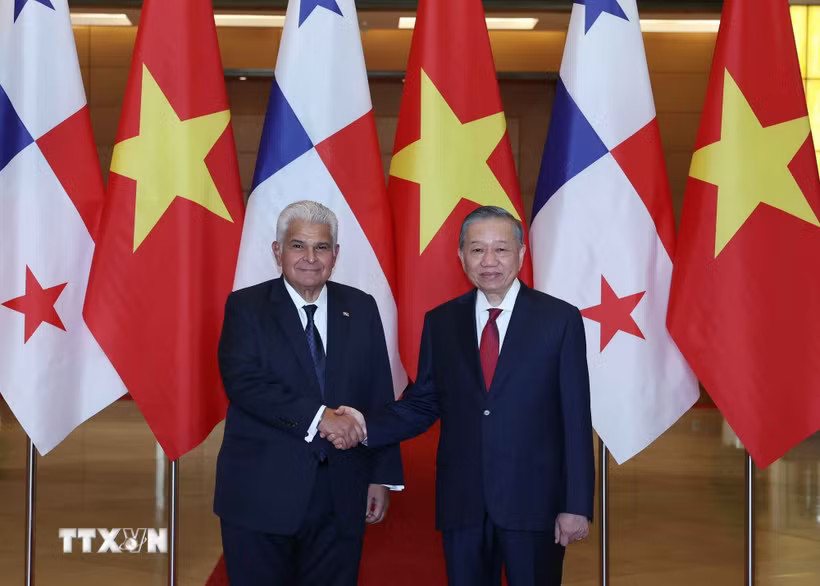 Tổng Bí thư, Chủ tịch nước Tô Lâm và Tổng thống Panama José Raúl Mulino. (Ảnh: Thống Nhất/TTXVN)