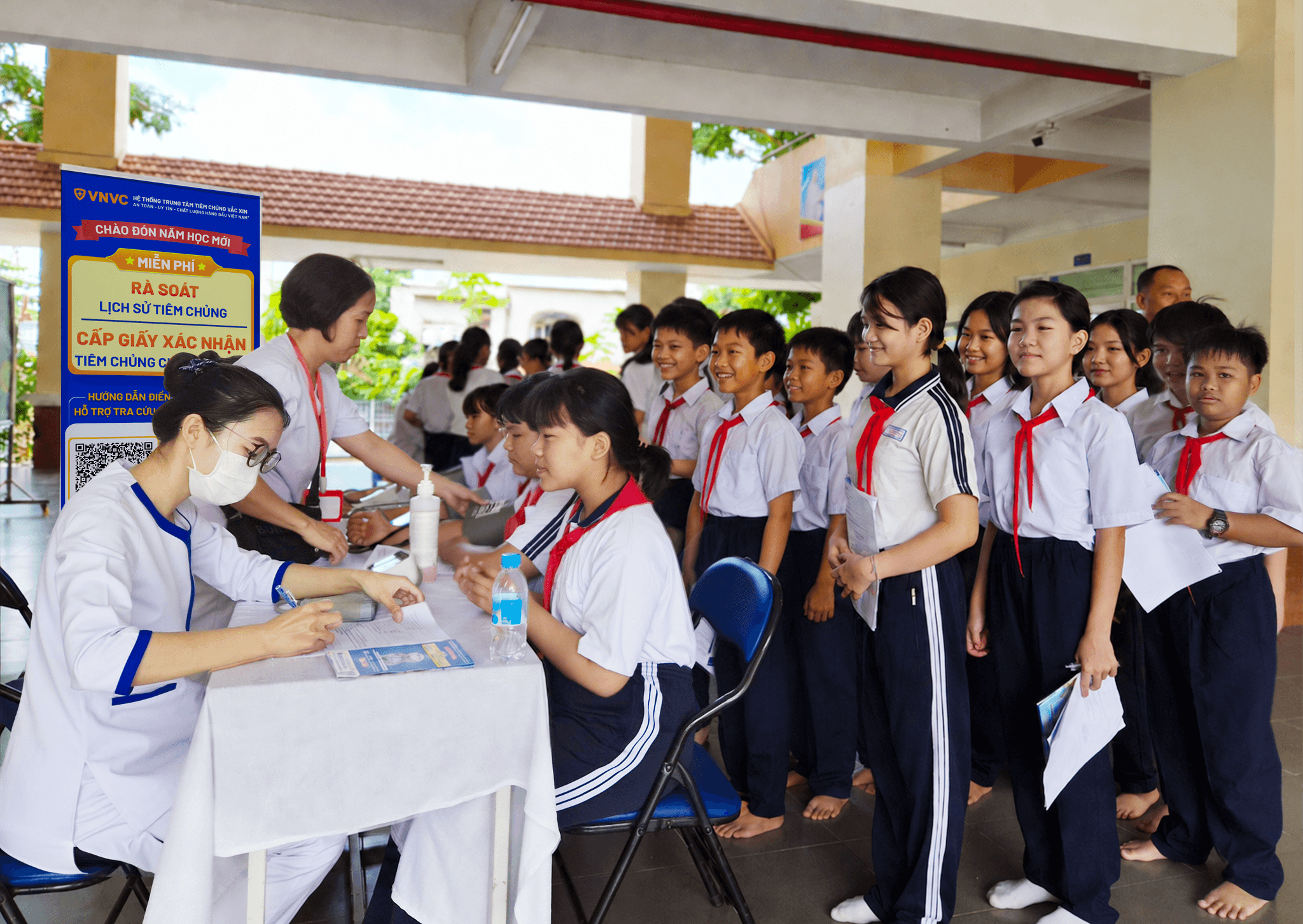 VNVC hỗ trợ rà soát tiêm chủng tại trường THCS Phú Lợi, phường Bình Đông, TP.HCM