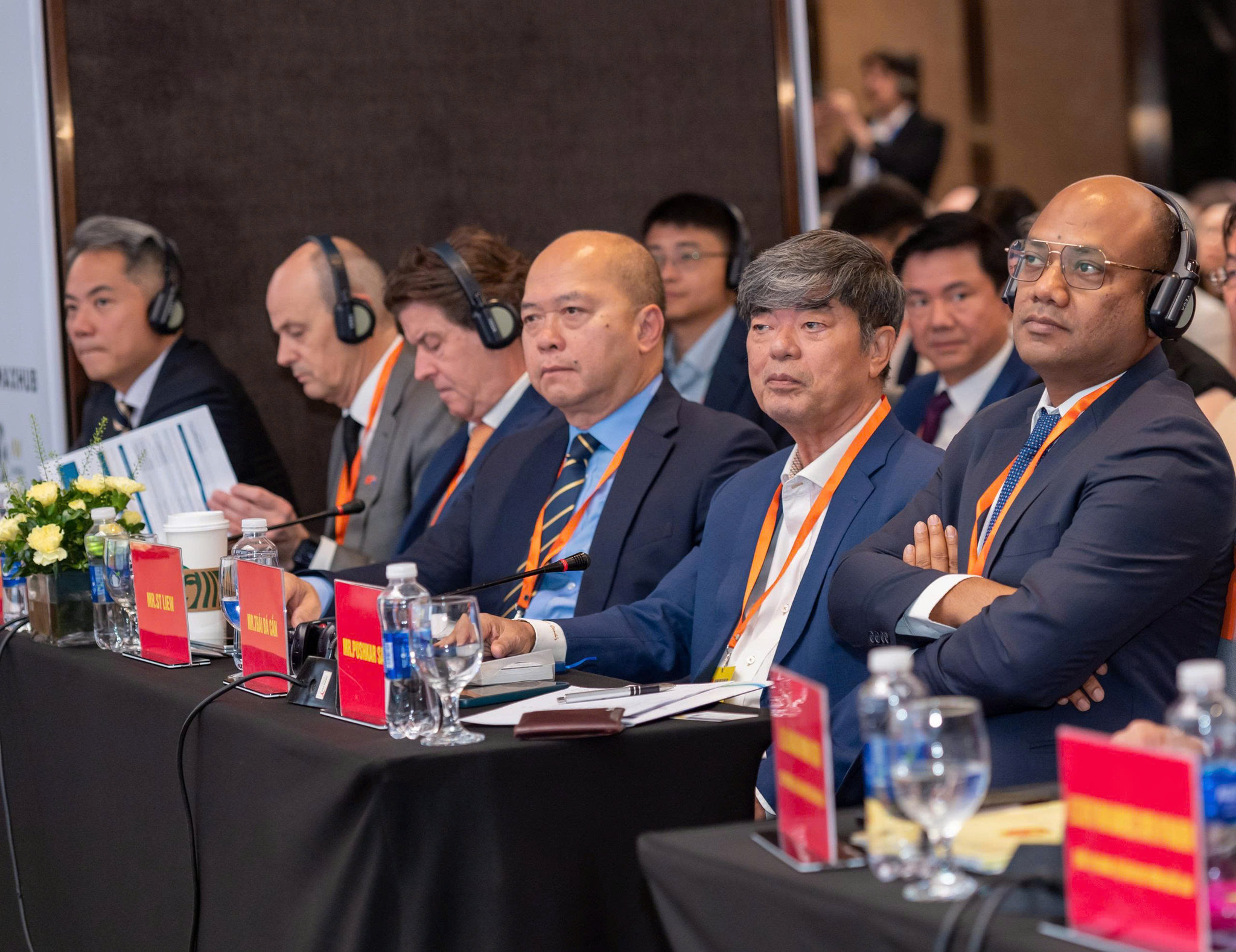 Bộ trưởng Hoàng Minh Sơn và các khách mời tham dự khai mạc hội nghị quốc tế về hợp tác giáo dục trong kỷ nguyên số