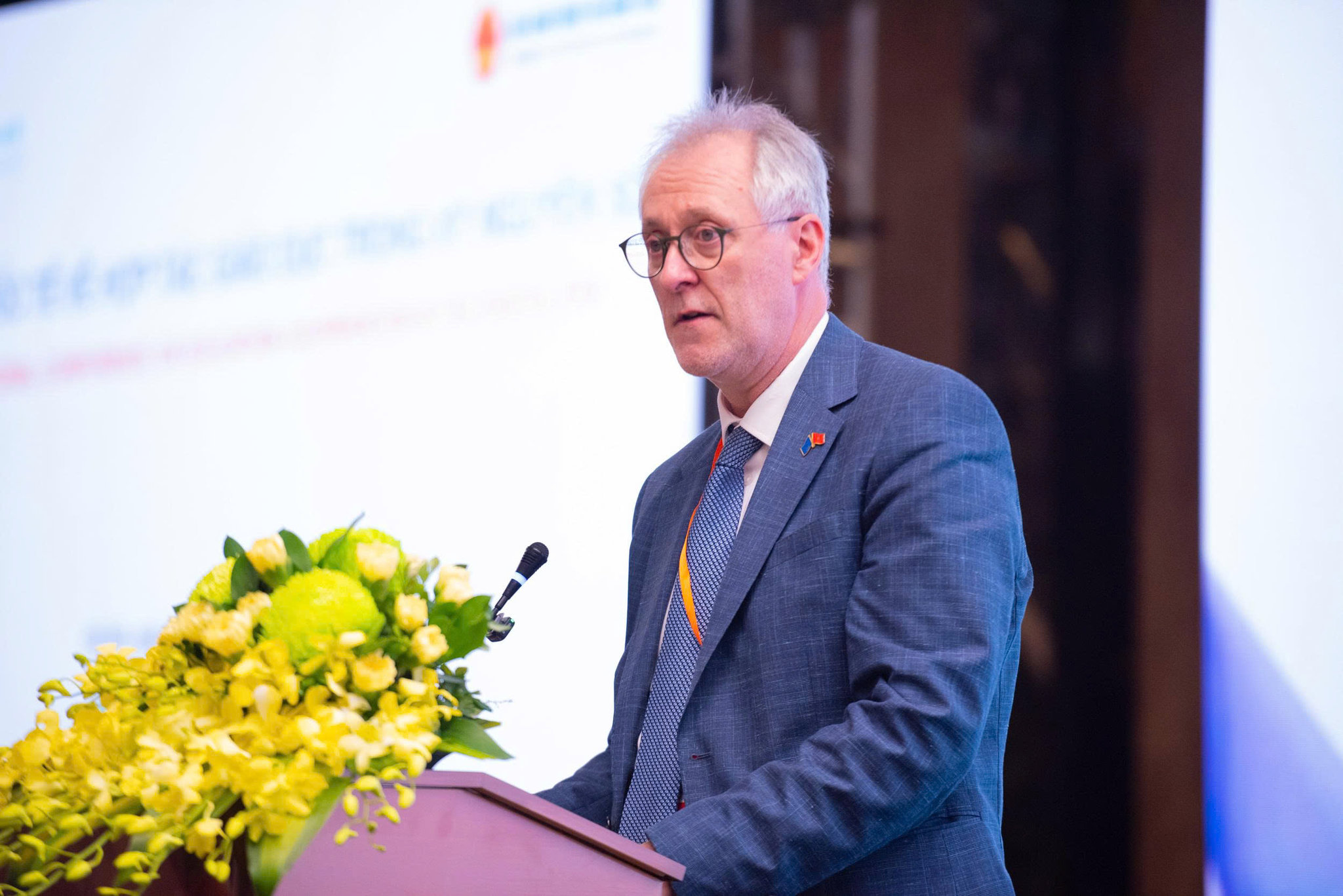 Ông Stefaan Hermans, Tổng Cục trưởng phụ trách hợp tác quốc tế, giáo dục, thanh niên, thể thao và văn hóa của Ủy ban Châu Âu phát biểu tại Hội nghị
