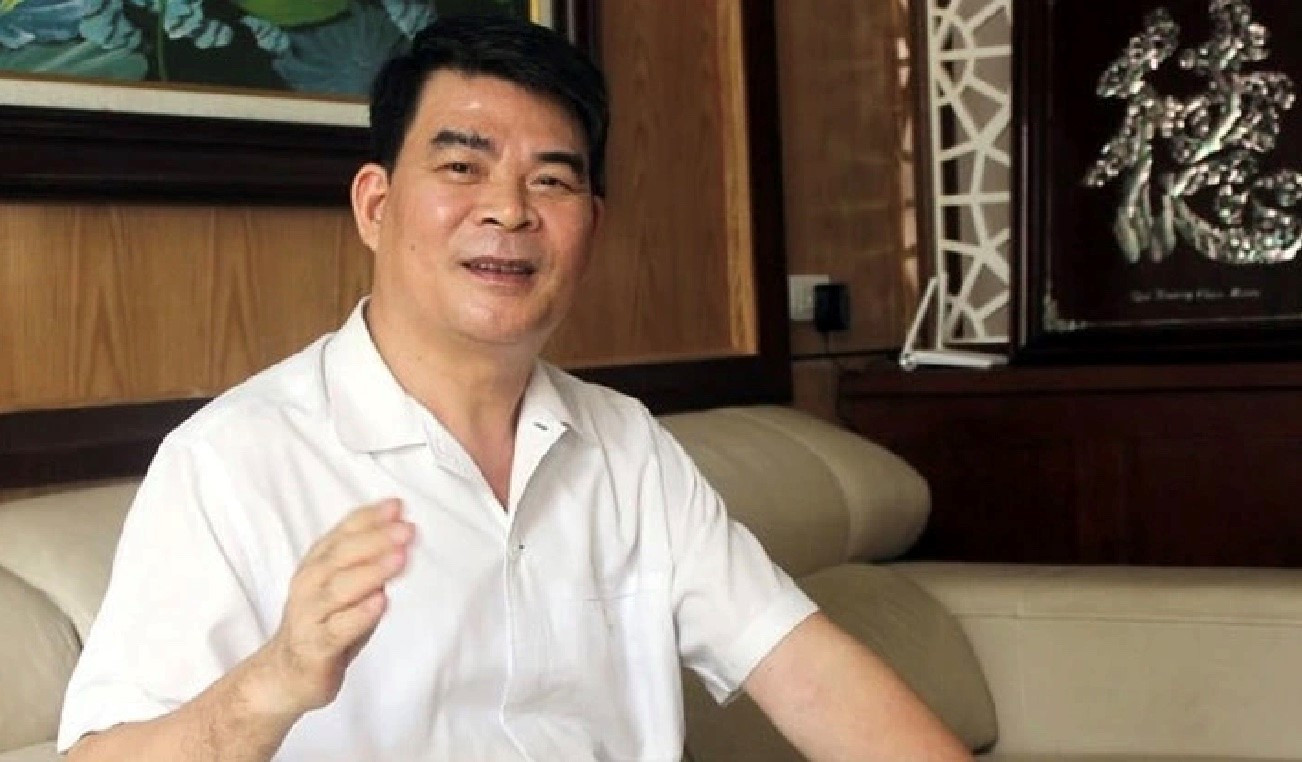 Nguyên Thứ trưởng Bộ Nội vụ, TS. Nguyễn Tiến Dĩnh: “Hiện nay chúng ta trả lương theo thời gian công tác, người có thời gian làm việc lâu hơn thường có mức lương cao hơn theo quy định. Khi chuyển sang trả lương theo vị trí việc làm, nguyên tắc sẽ khác: tiền lương phải gắn với vị trí mà người đó đảm…