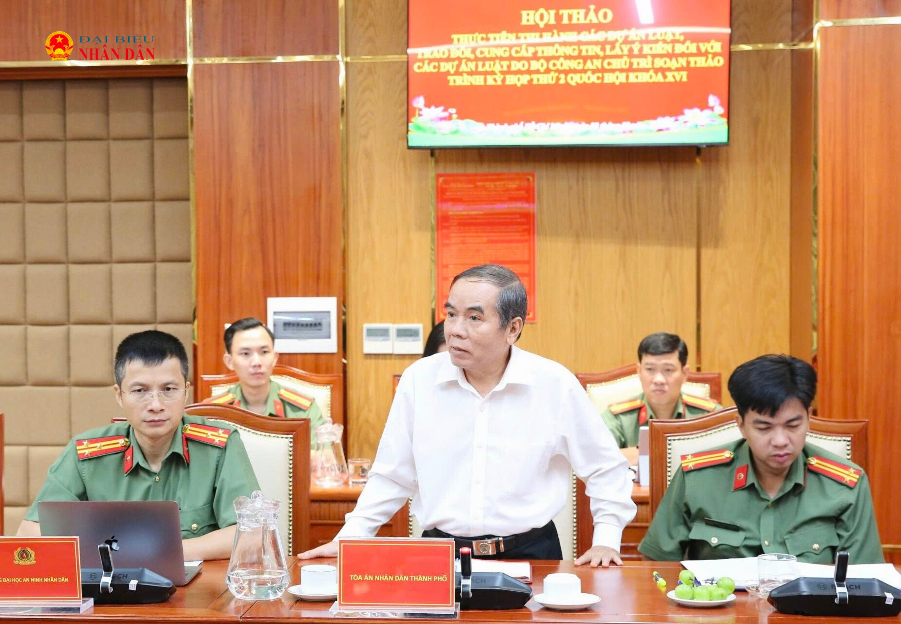 Tại Hội thảo, các đại biểu đã thảo luận sôi nổi, đóng góp nhiều ý kiến tâm huyết, trách nhiệm, xuất phát từ thực tiễn công tác và yêu cầu đặt ra tại cơ sở