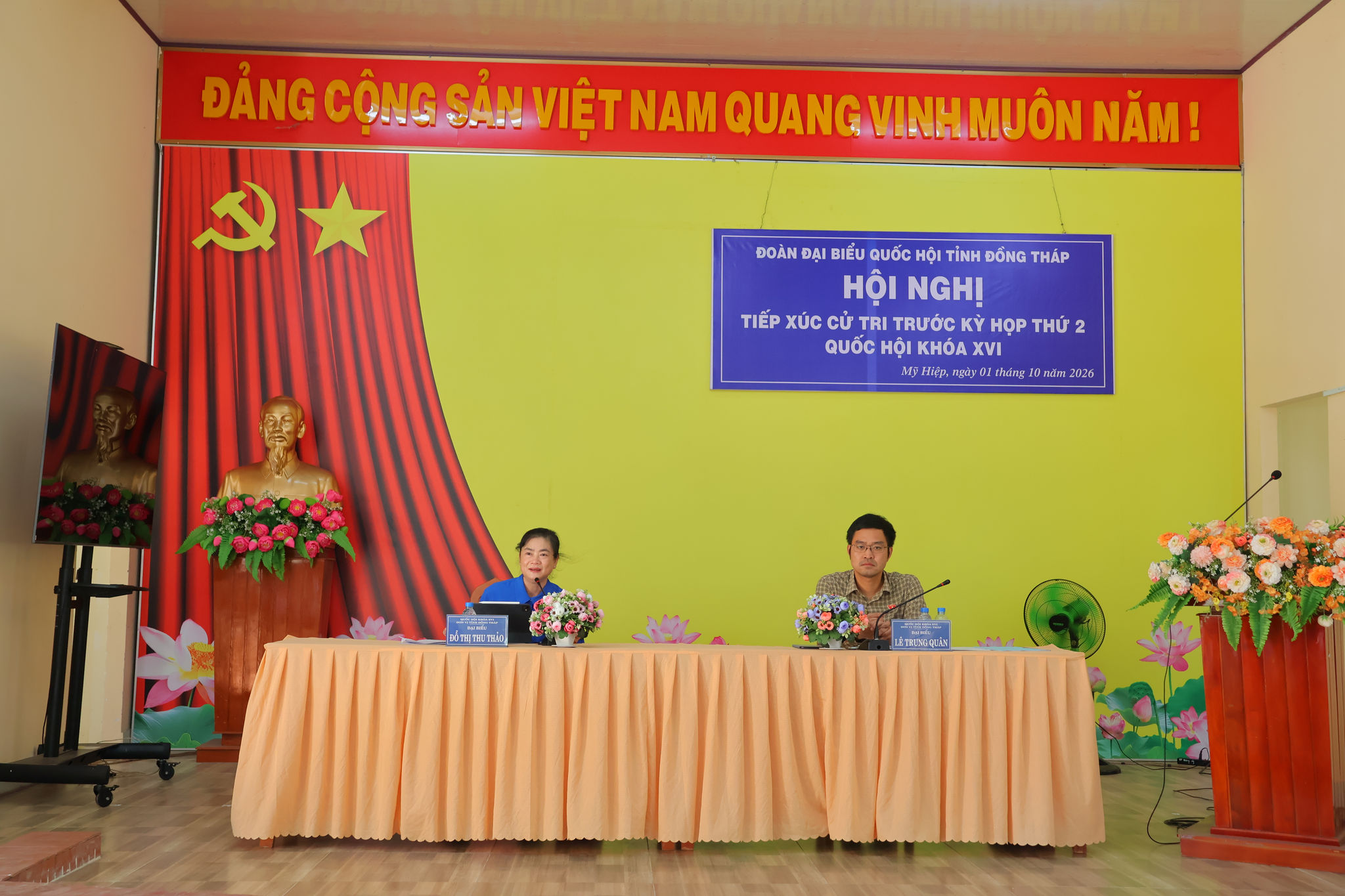 Anh 4. Đại biểu Quốc hội tỉnh Đồng Tháp tiếp xúc cử tri xã Mỹ Hiệp.