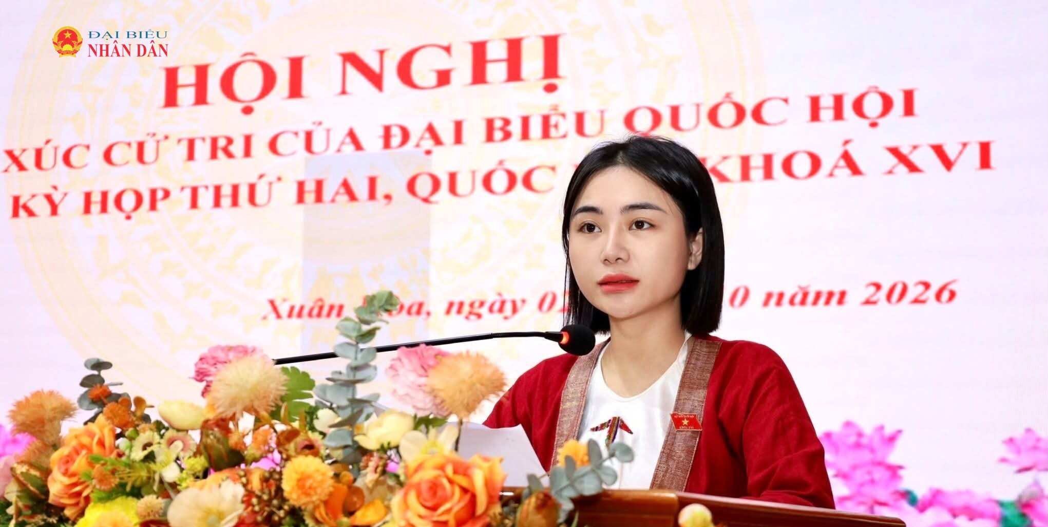 ĐBQH Nguyễn Lê Ngọc Linh phát biểu tại hội nghị tiếp xúc cử tri xã Thọ Ngọc, Xuân Hoà