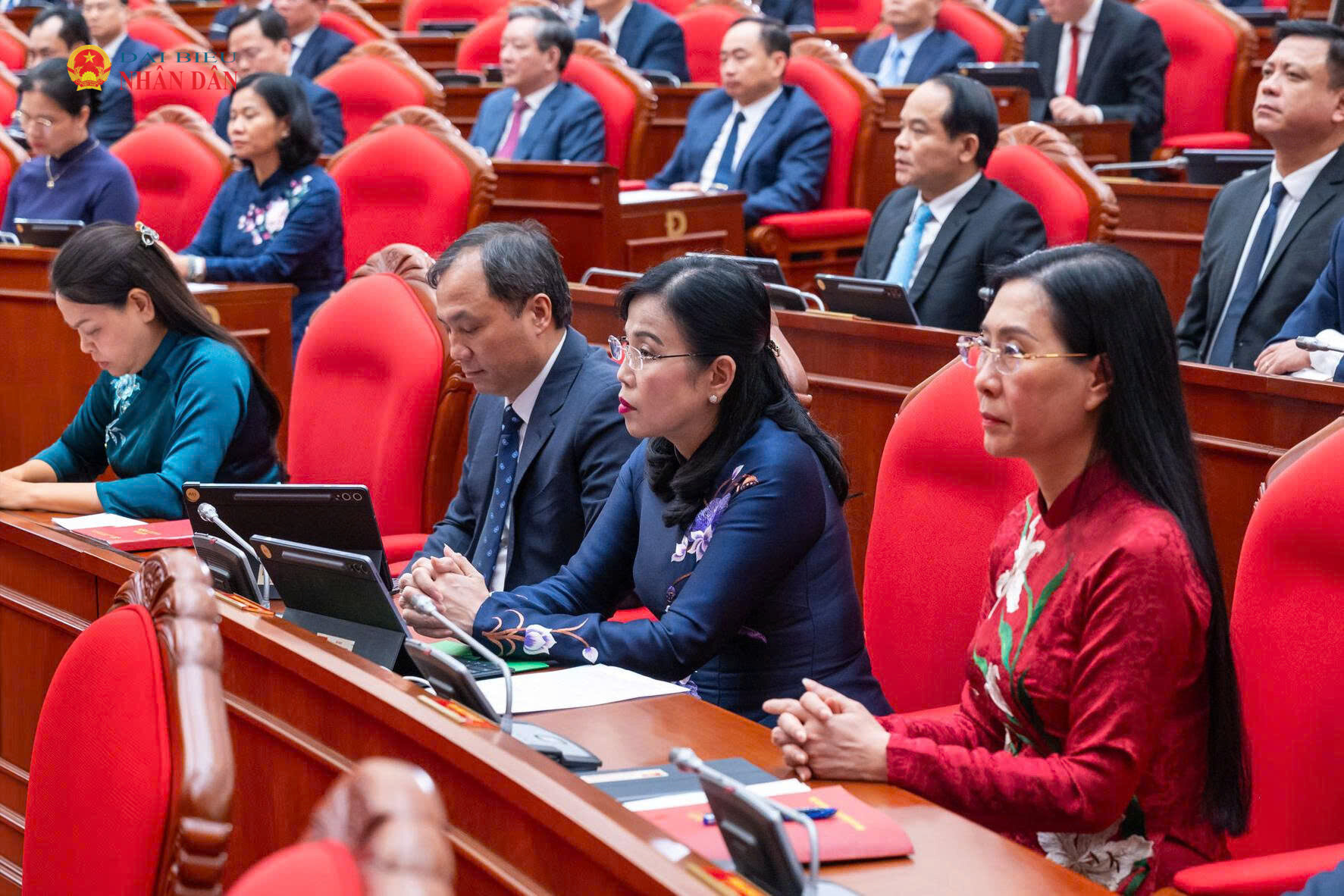 Các đại biểu dự phiên bế mạc Hội nghị Trung ương 4, khóa XIV