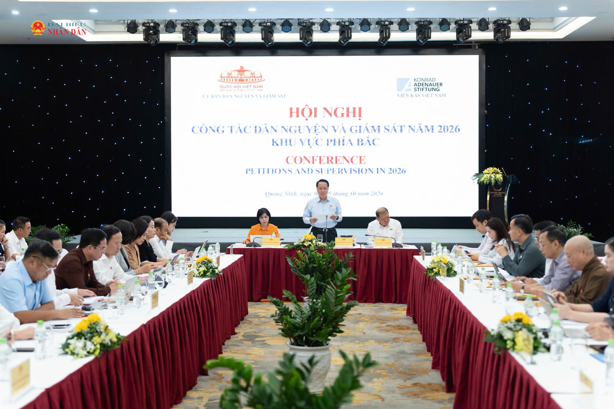 Toàn cảnh