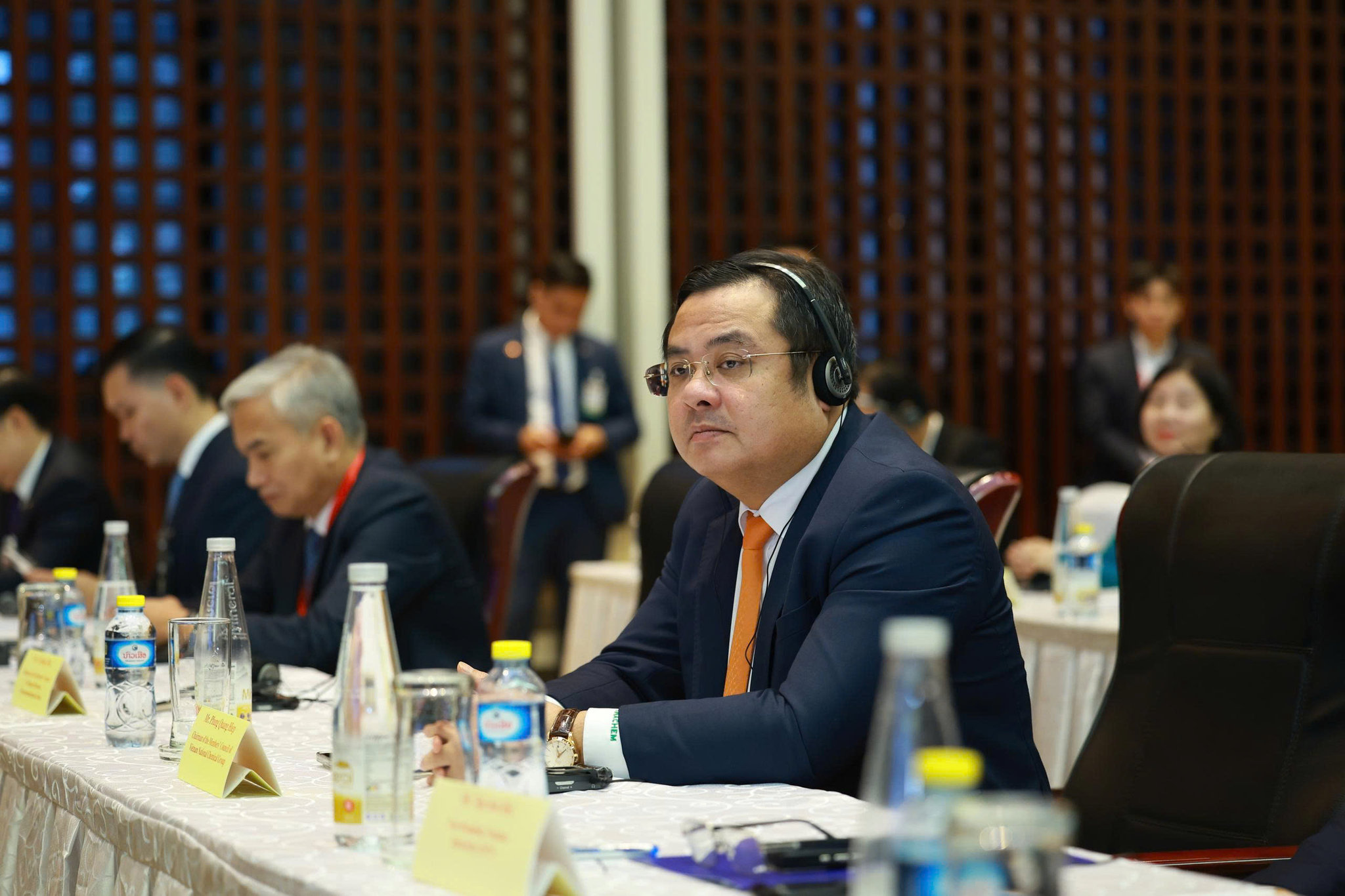 Bí thư Đảng ủy, Chủ tịch Hội đồng thành viên Tập đoàn Hóa chất Việt Nam (Vinachem) Phùng Quang Hiệp tham dự Hội nghị Xúc tiến đầu tư và Đối thoại doanh nghiệp Việt Nam - Lào