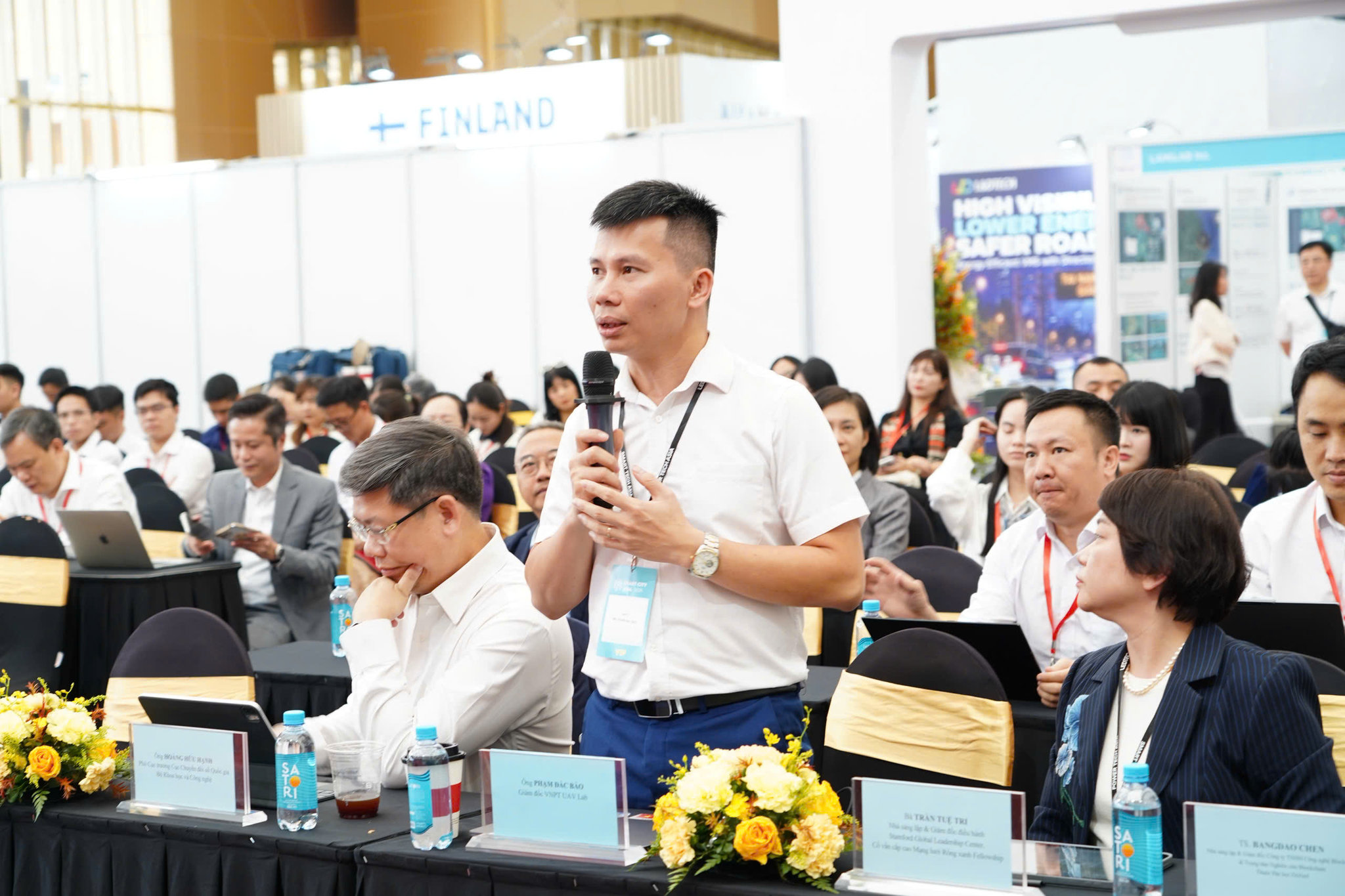 Giám đốc VNPT UAV Lab Phạm Đắc Bảo tham luận tại diễn đàn