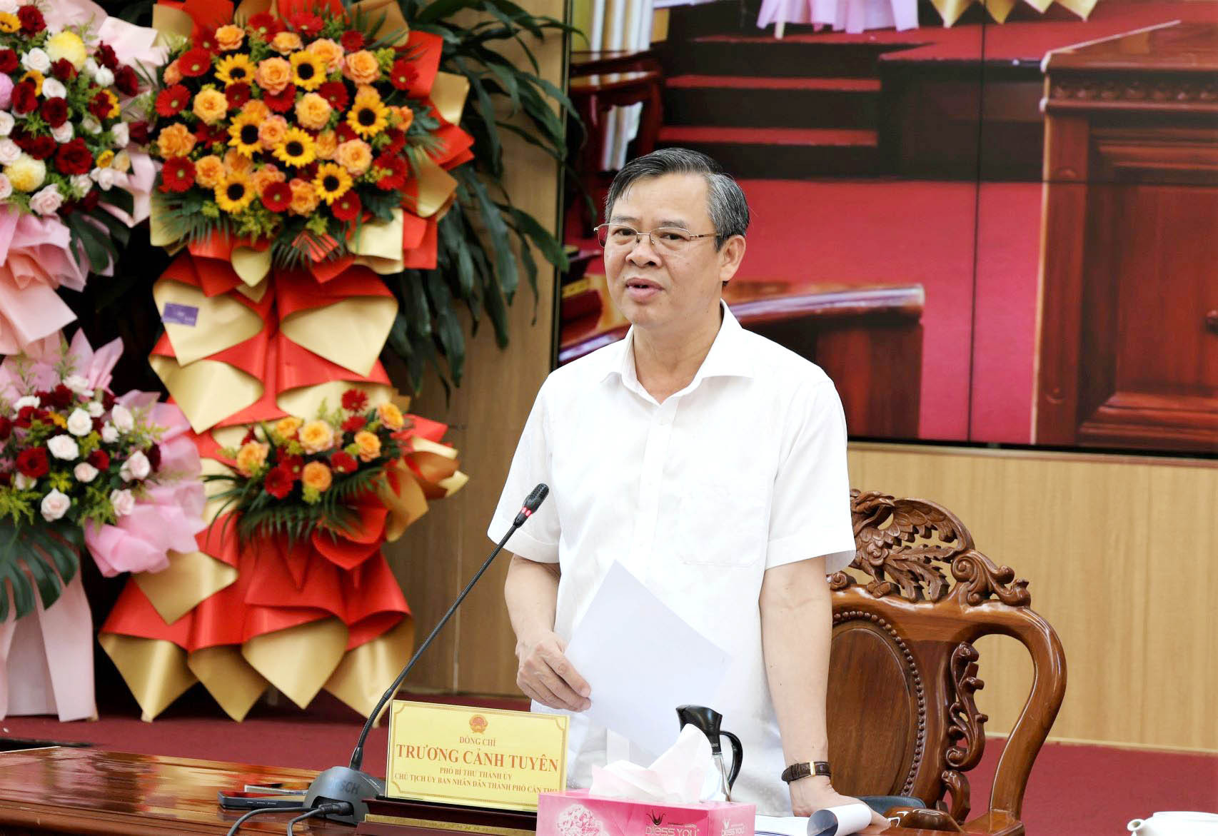 Chủ tịch UBND TP. Cần Thơ Trương Cảnh Tuyên yêu cầu các đơn vị liên quan tập trung và khẩn trương hoàn thành công việc đã được phân công, bảo đảm việc tổ chức Festival Lúa gạo 2026 thành công