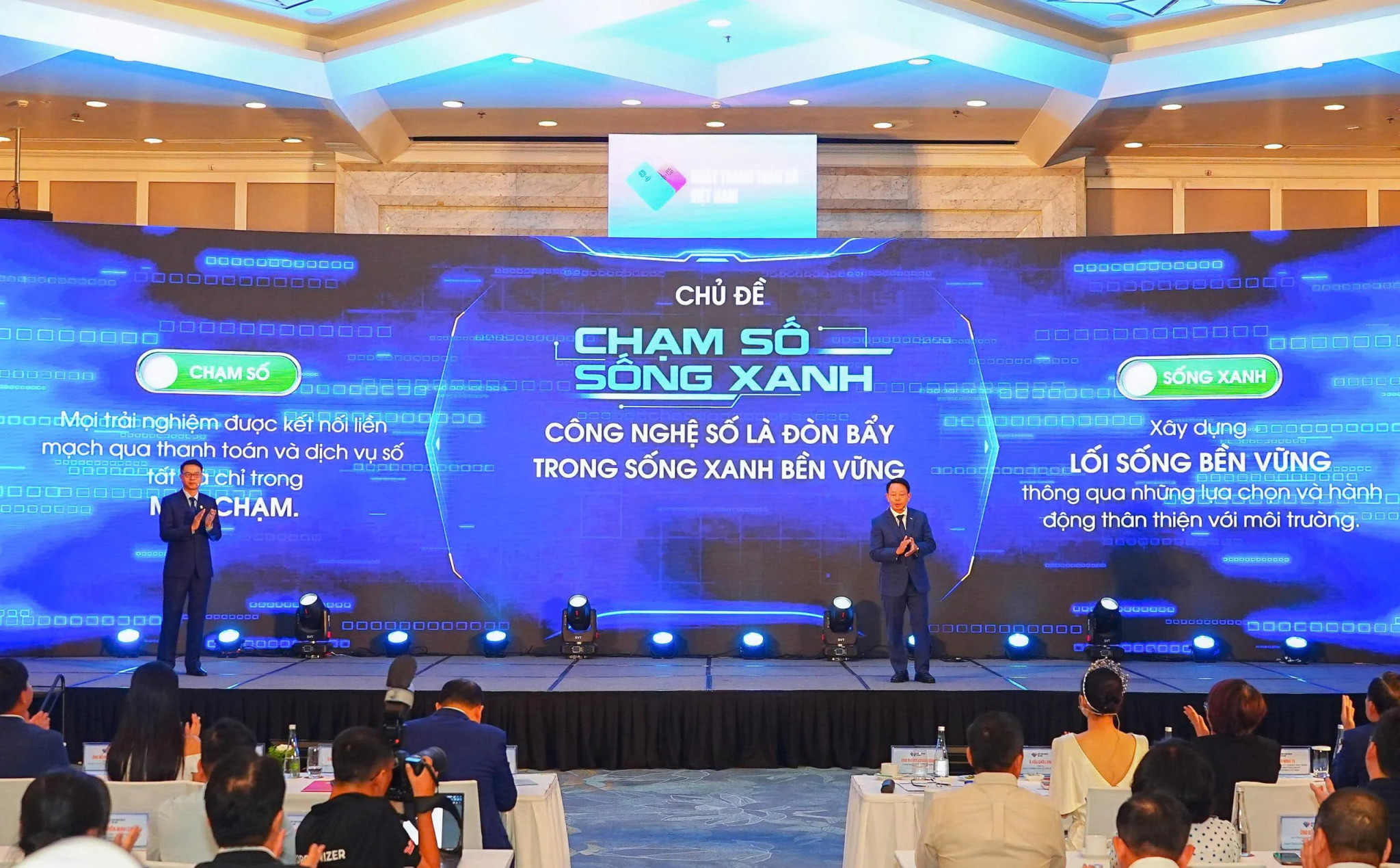 Đại diện Ban Tổ chức giới thiệu chủ đề Ngày Thanh toán số Việt Nam 2026 “Chạm số - Sống xanh”