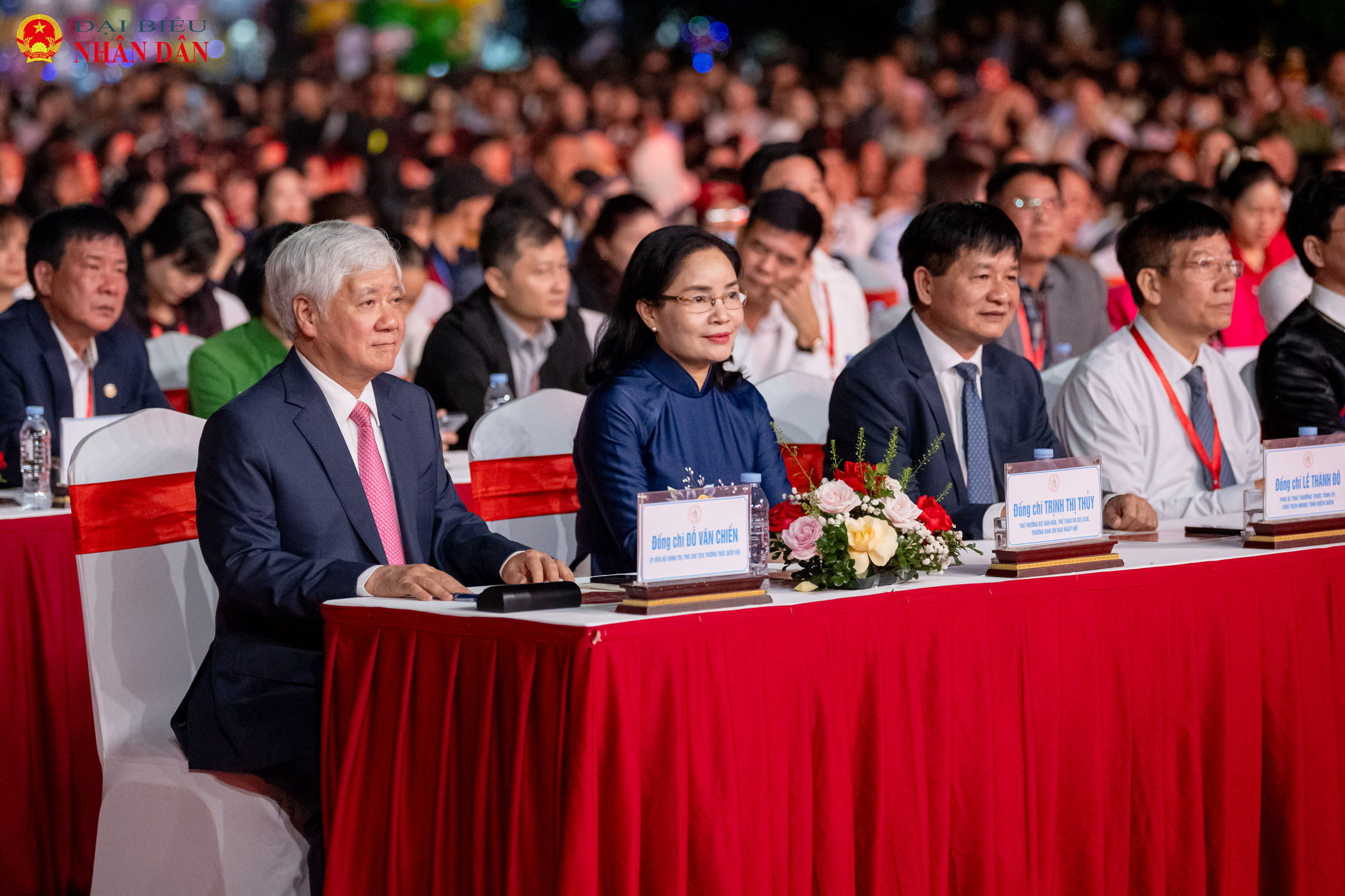Phó Chủ tịch Thường trực Quốc hội Đỗ Văn Chiến và các đại biểu dự Lễ khai mạc Ngày hội Văn hoá dân tộc Mông lần thứ IV