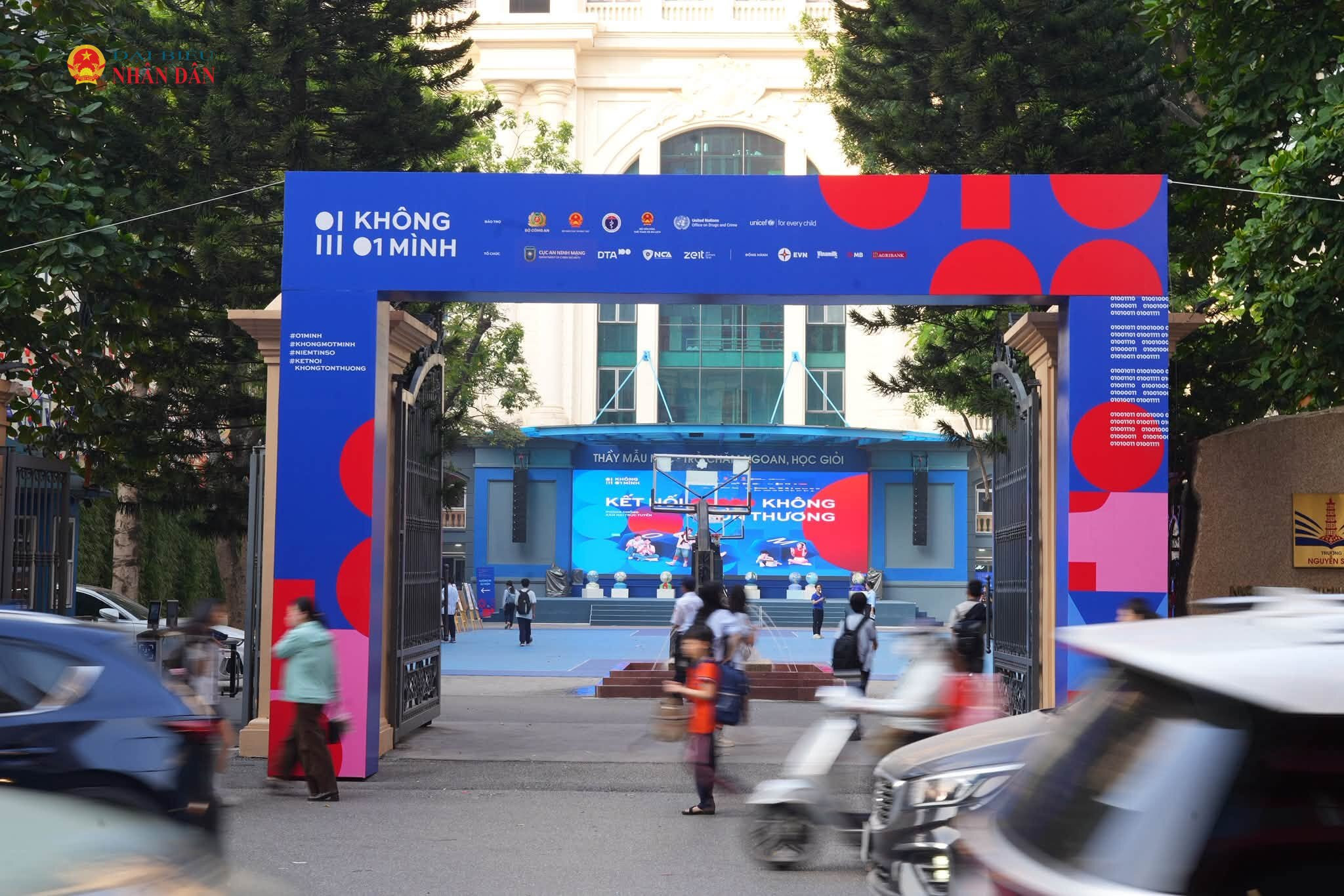 Một trong những trọng tâm của chiến dịch năm nay là đưa kiến thức an toàn số đến gần hơn với học sinh thông qua nhà trường, thầy cô, bạn bè và các hoạt động tương tác.