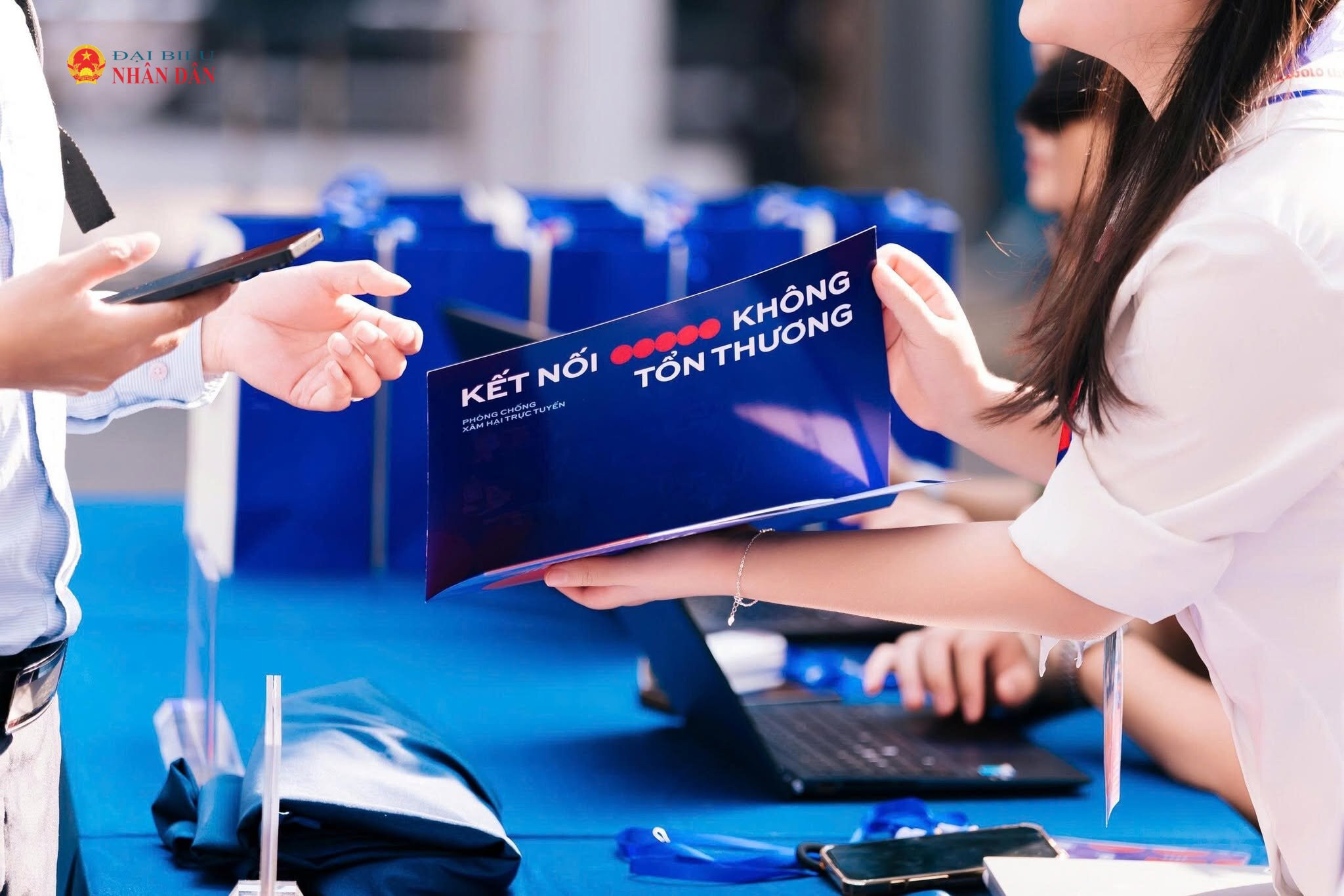 Đây cũng là lý do chiến dịch triển khai các hoạt động ở cả không gian thực và không gian mạng, tạo điều kiện để các bên cùng hiểu rõ hơn những nguy cơ trẻ em có thể gặp phải và cách thức đồng hành cùng các em.